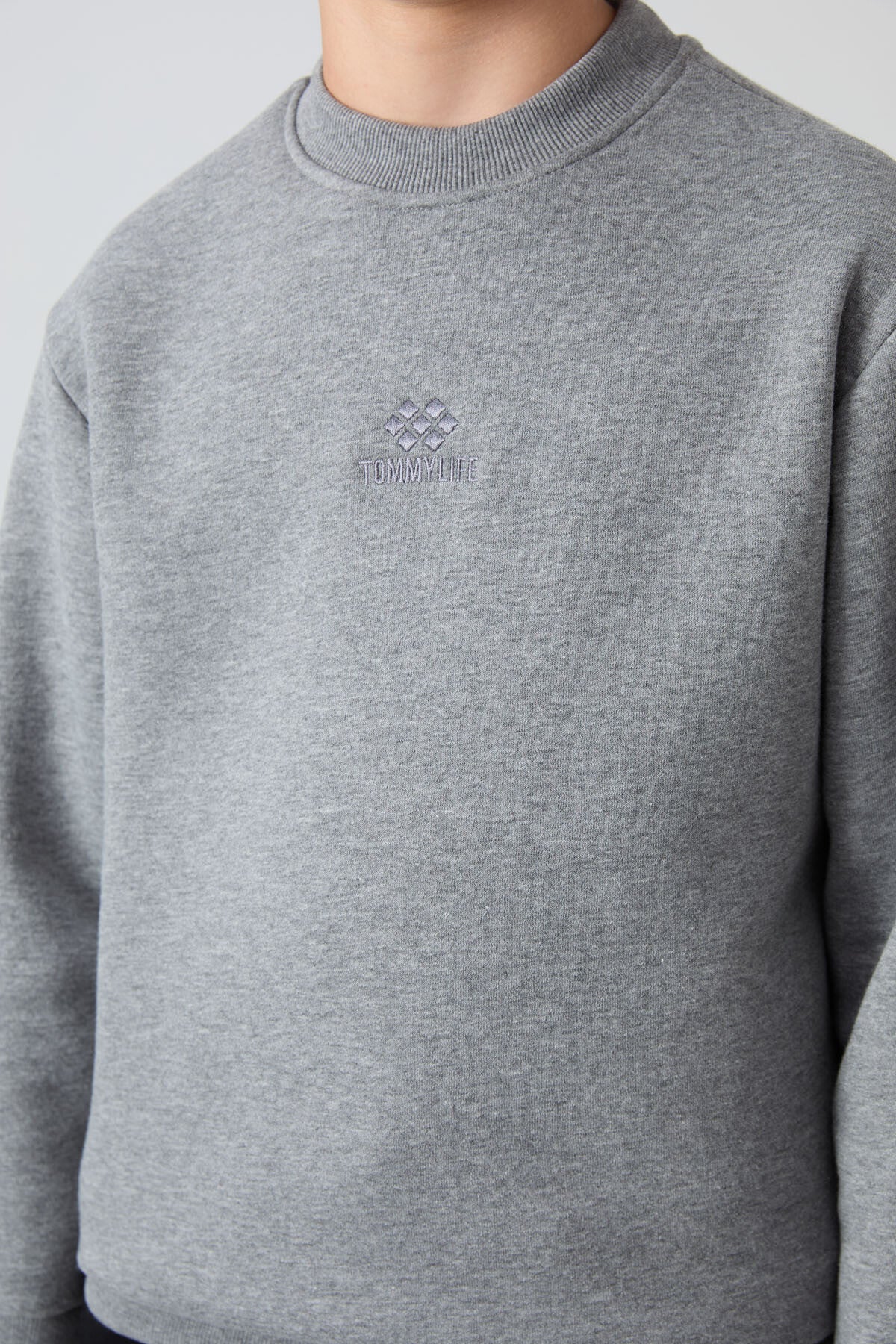 Gri Melanj Pamuklu Kalın İçi Tüylü Standart Fit Nakışlı Erkek Çocuk Sweatshirt - 11232