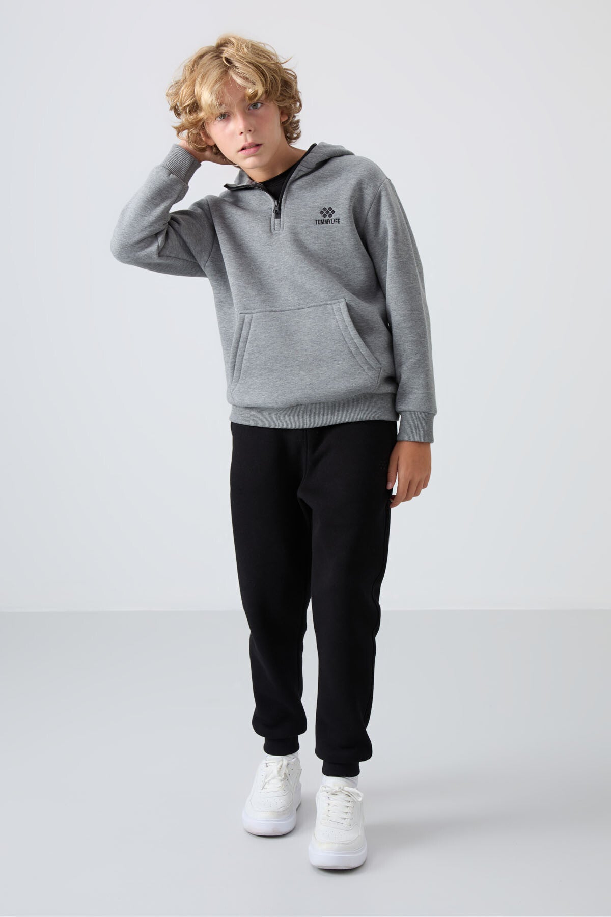 Gri Melanj Pamuklu Kalın İçi Tüylü Standart Fit Nakışlı Erkek Çocuk Sweatshirt - 11244