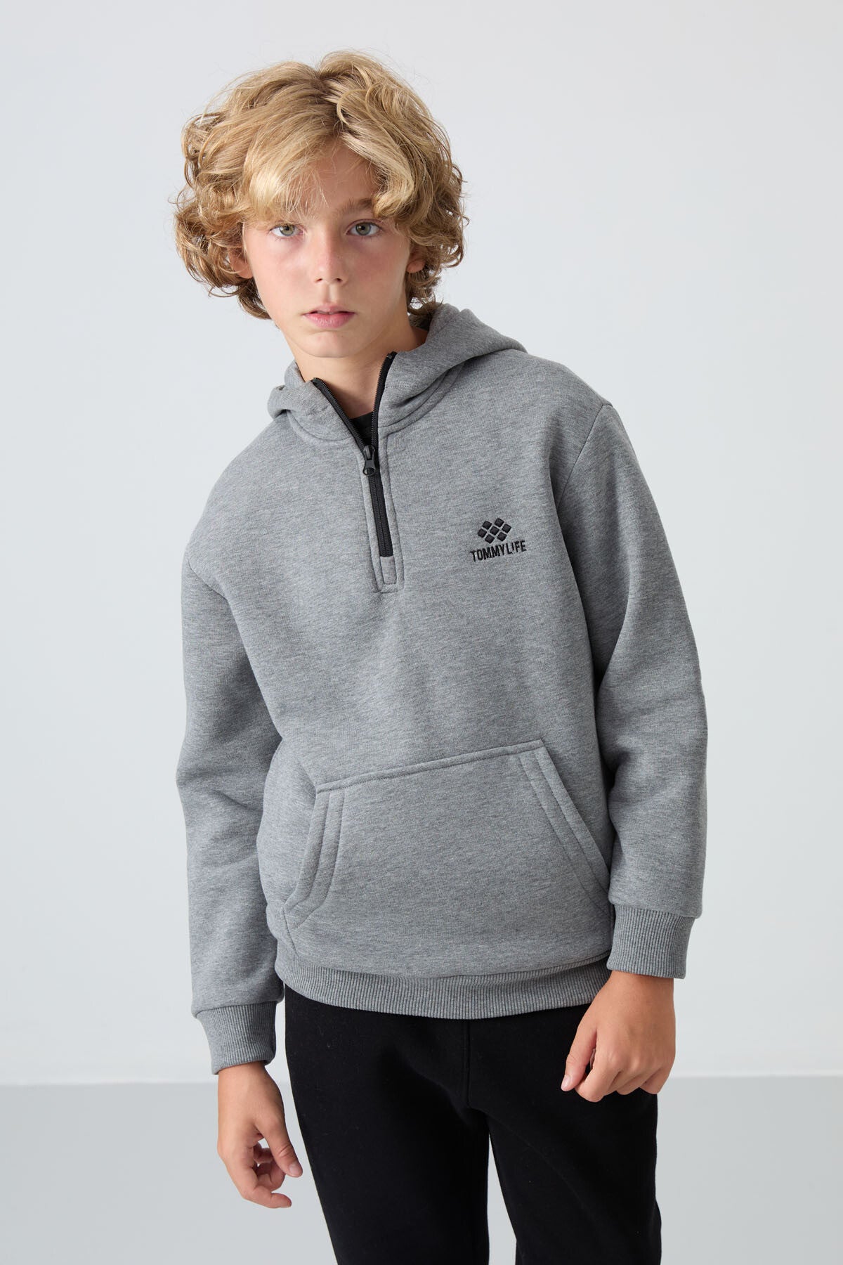 Gri Melanj Pamuklu Kalın İçi Tüylü Standart Fit Nakışlı Erkek Çocuk Sweatshirt - 11244