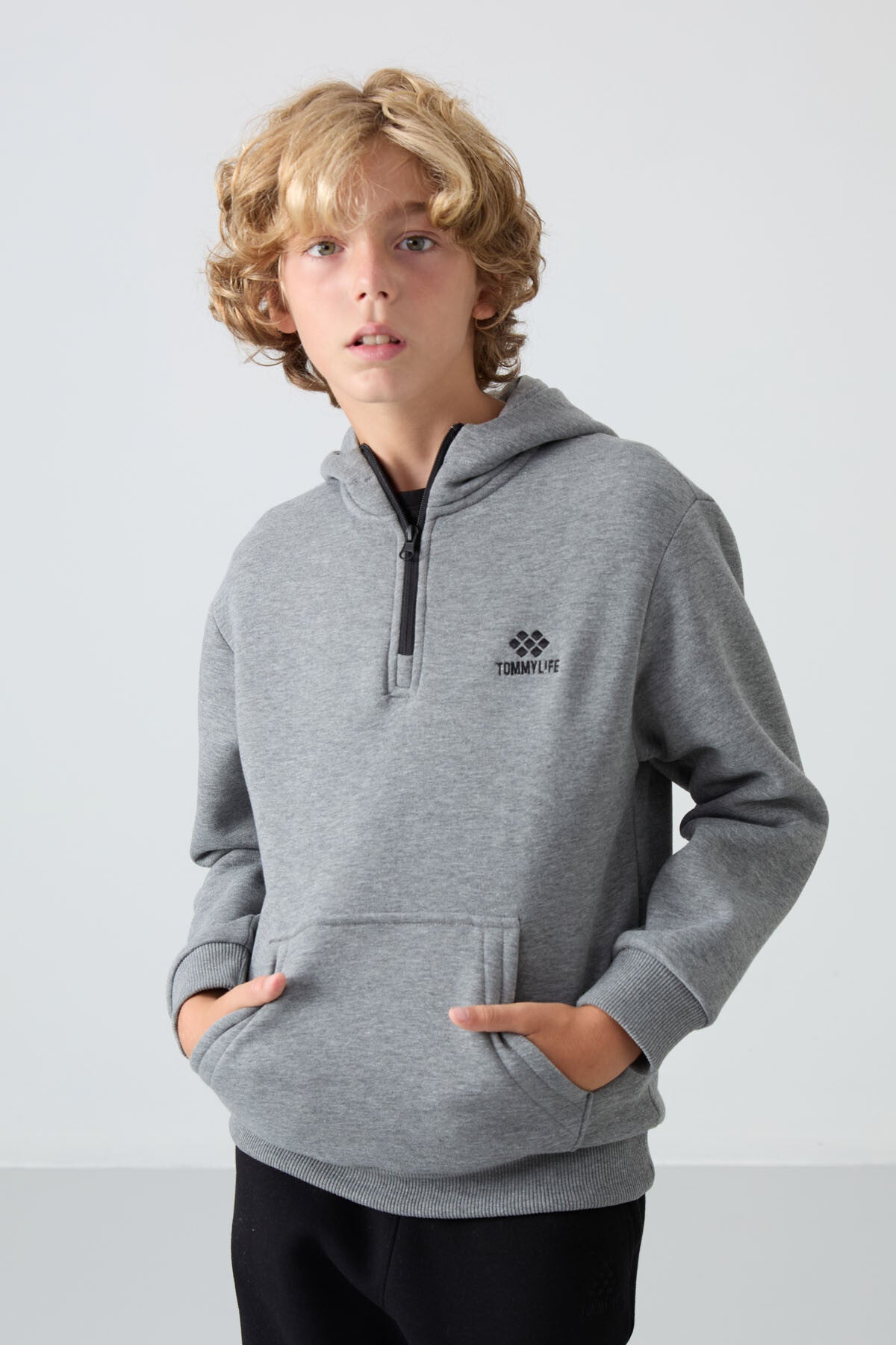 Gri Melanj Pamuklu Kalın İçi Tüylü Yumuşak Dokulu Standart Fit Nakışlı Erkek Çocuk Sweatshirt - 11244