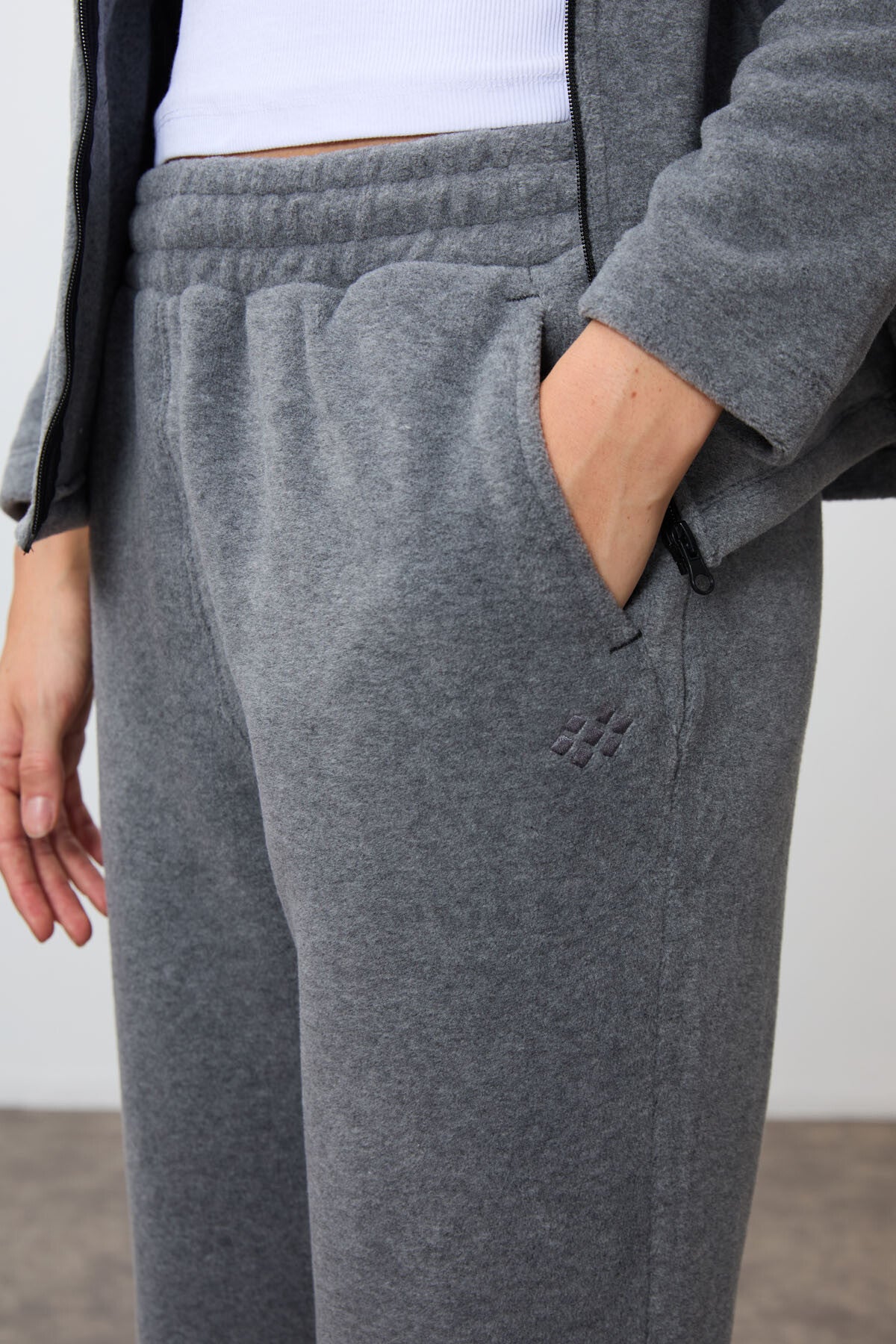 Gri Melanj Kalın Yumuşak Dokulu Dik Yaka Oversize Nakışlı Polar Kadın Eşofman Takım -95339