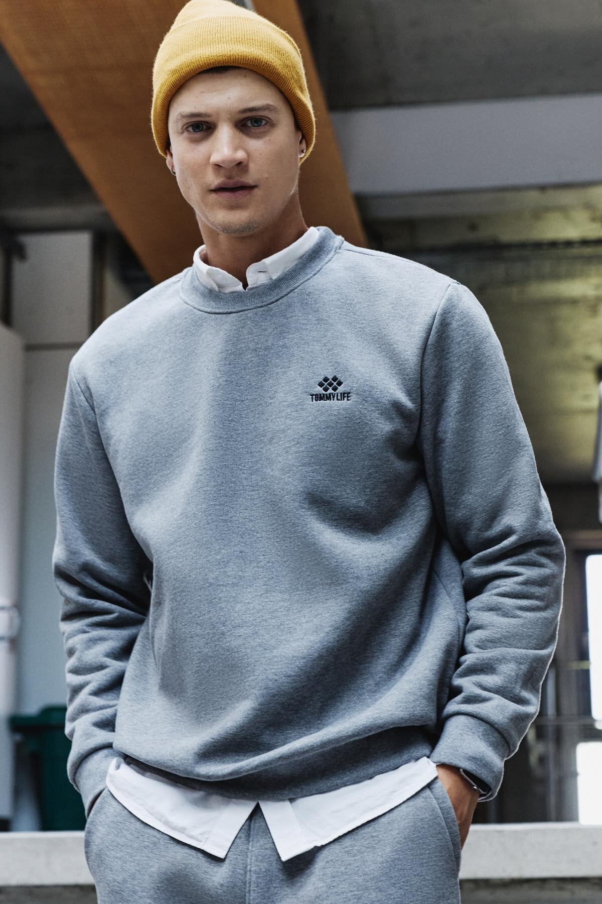 Gri Melanj Pamuklu Kalın İçi Tüylü Yumuşak Dokulu Comfort Fit Nakışlı Erkek Eşofman Takım -85265