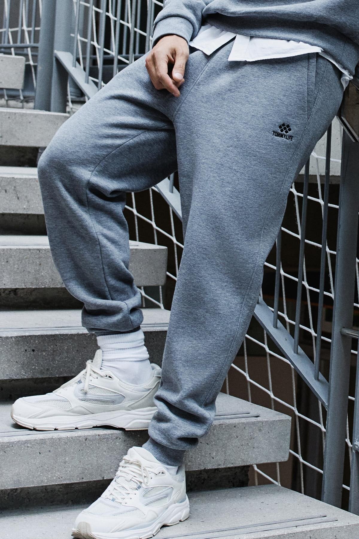 Gri Melanj Pamuklu Kalın İçi Tüylü Yumuşak Dokulu Comfort Fit Nakışlı Erkek Eşofman Takım -85265