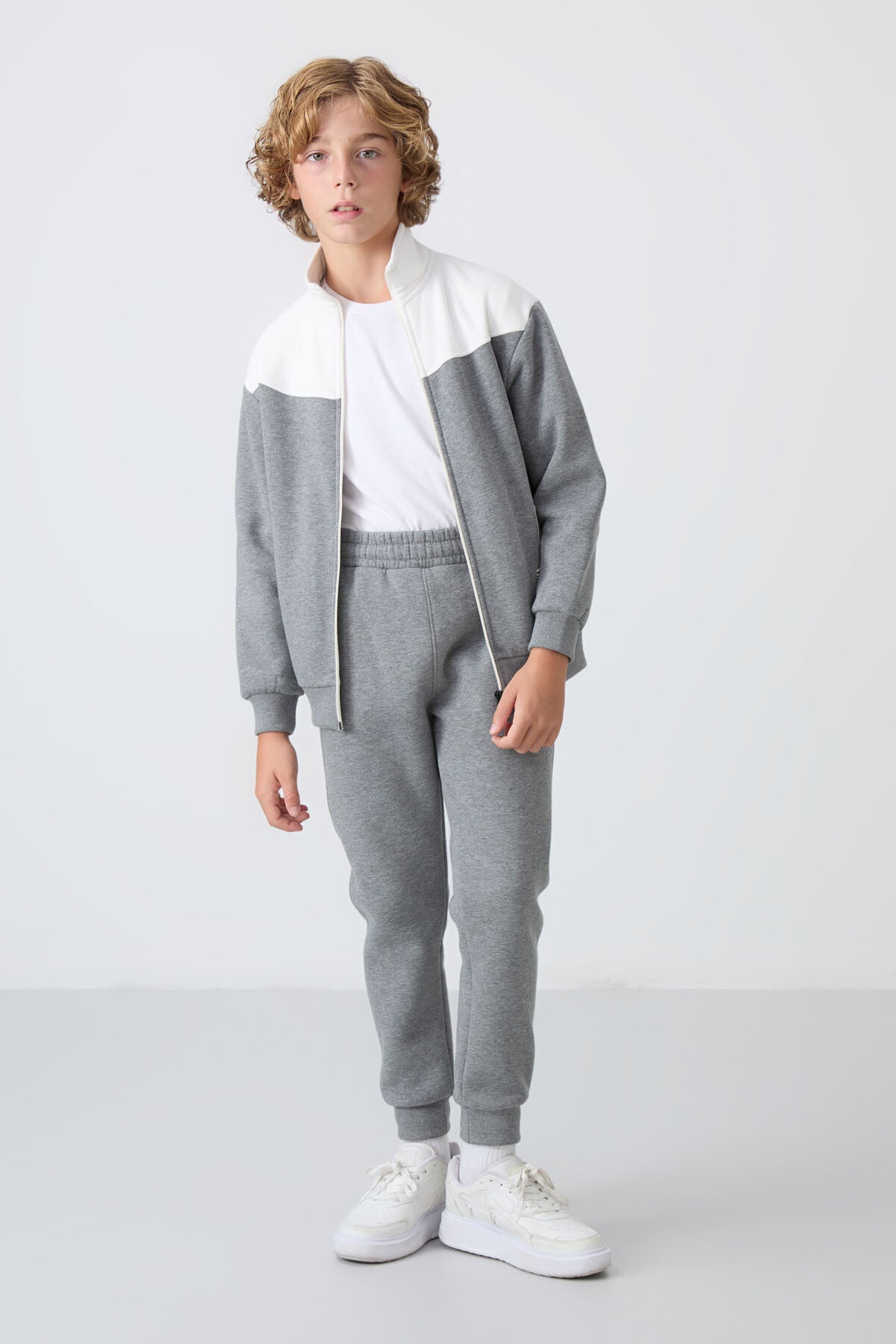 Gri Melanj Pamuklu Kalın İçi Tüylü Standart Fit Nakışlı Erkek Çocuk Eşofman Takım - 11240