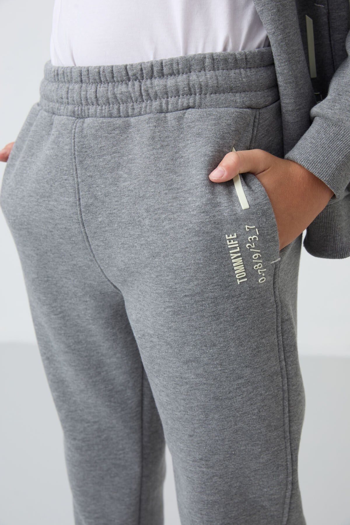 Gri Melanj Pamuklu Kalın İçi Tüylü Standart Fit Nakışlı Erkek Çocuk Eşofman Takım - 11240