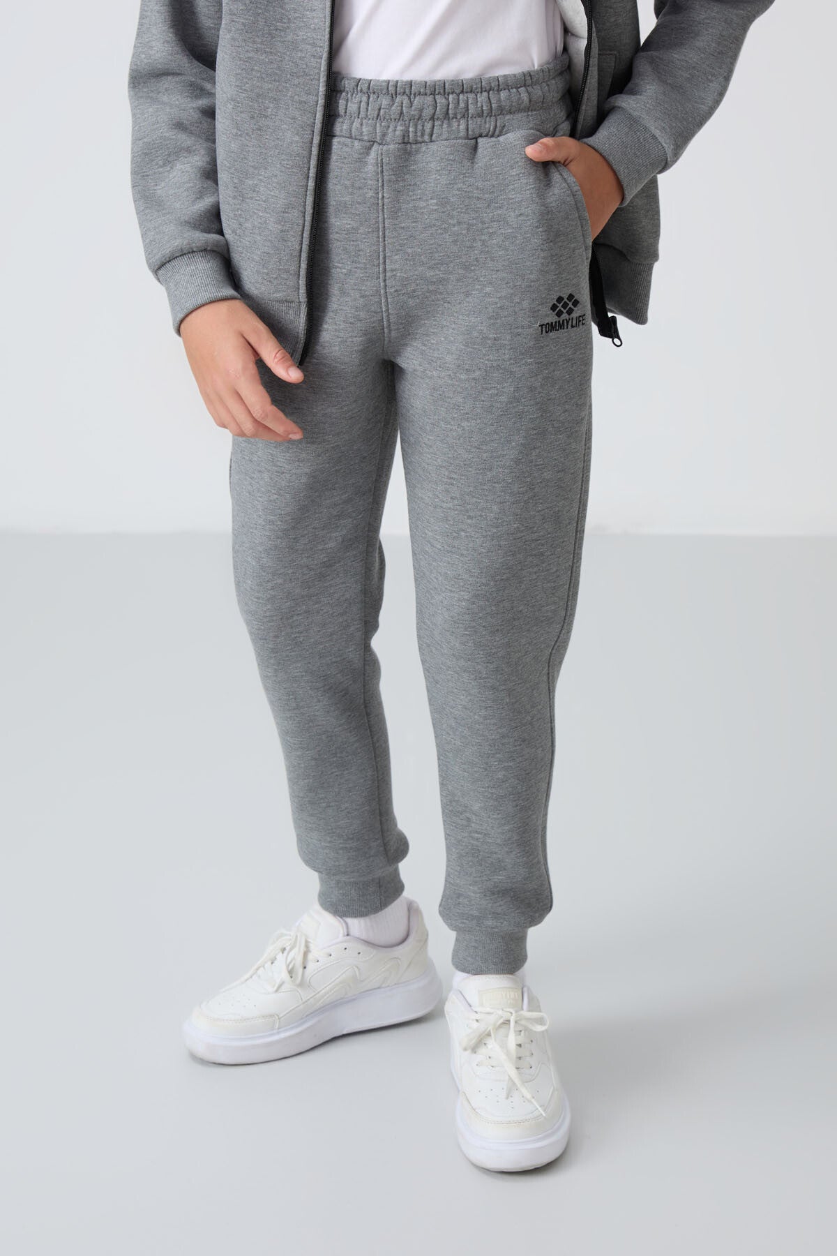 Gri Melanj Pamuklu Kalın İçi Tüylü Standart Fit Nakışlı Erkek Çocuk Eşofman Takım - 11256