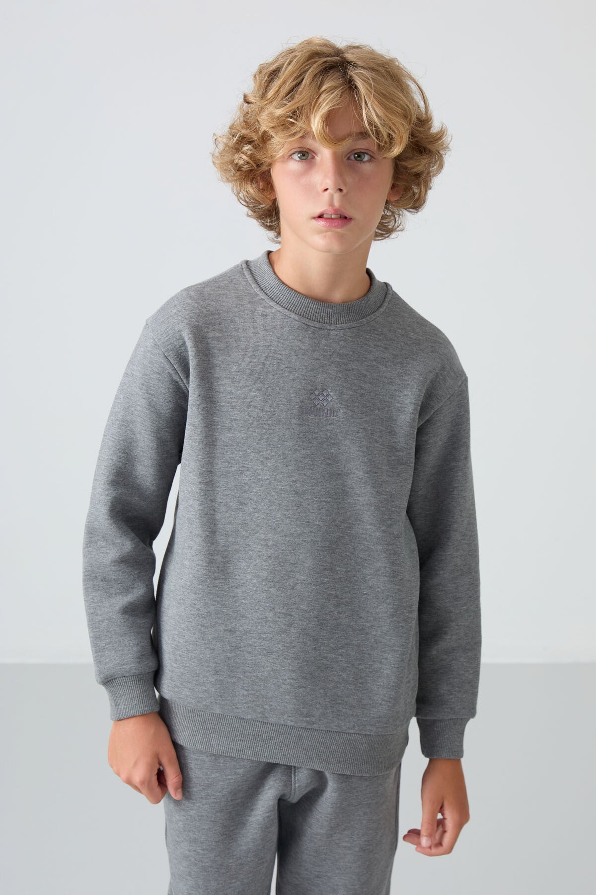 Gri Melanj Pamuklu Kalın İçi Tüylü Standart Fit Nakışlı Erkek Çocuk Eşofman Takım - 11249