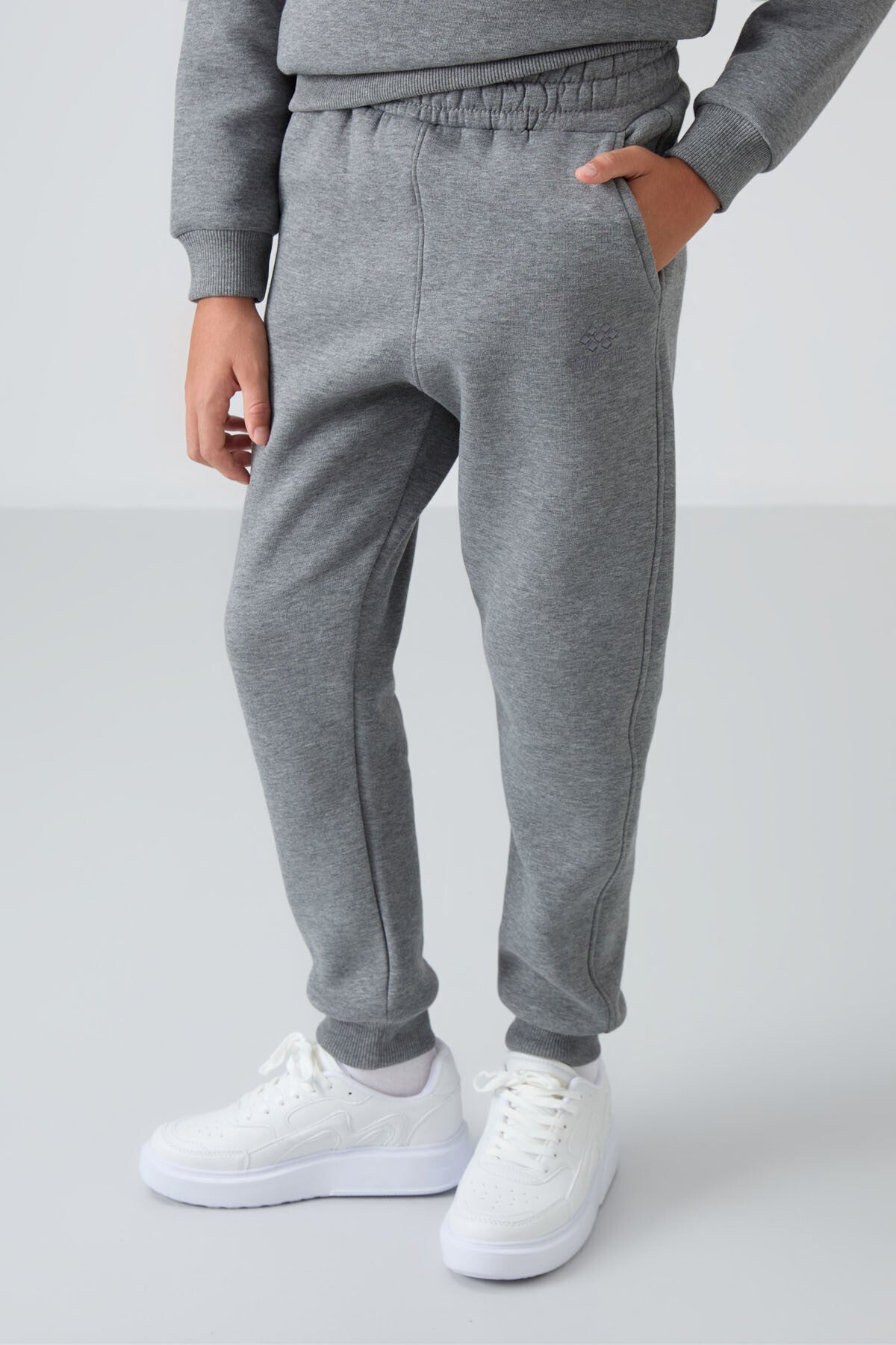 Gri Melanj Pamuklu Kalın İçi Tüylü Standart Fit Nakışlı Erkek Çocuk Eşofman Takım - 11249