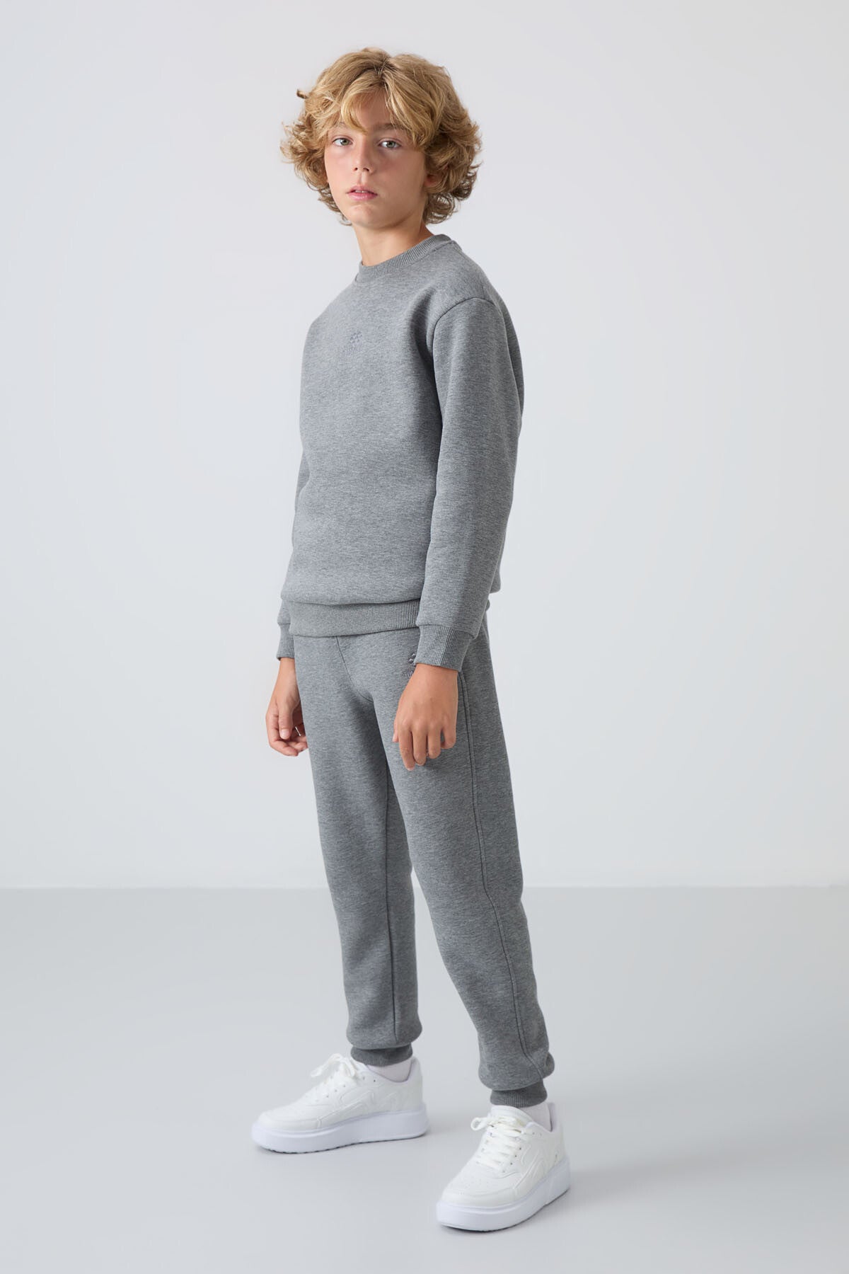 Gri Melanj Pamuklu Kalın İçi Tüylü Standart Fit Nakışlı Erkek Çocuk Eşofman Takım - 11249