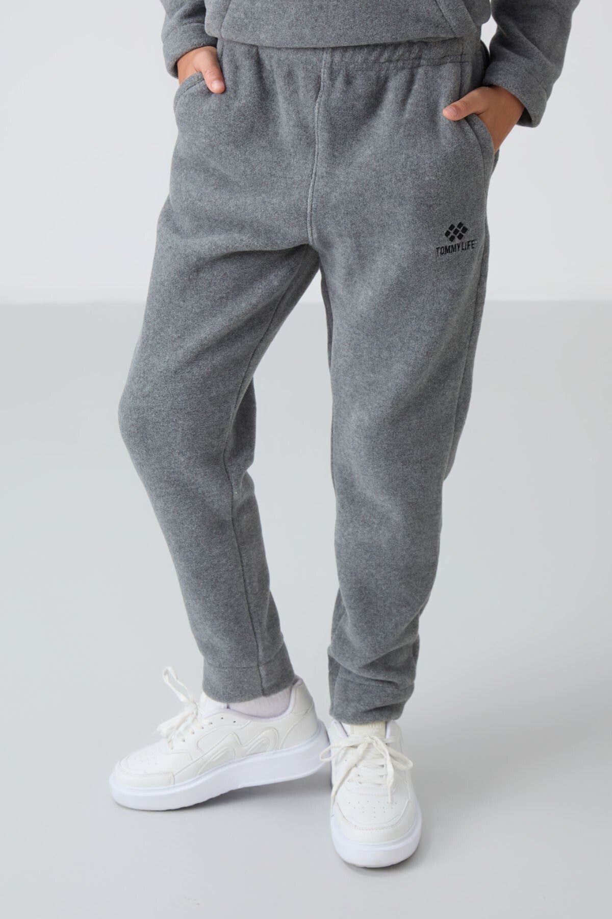 Gri Melanj Kalın Yumuşak Dokulu Standart Fit Nakışlı Polar Erkek Çocuk Eşofman Takım - 11218