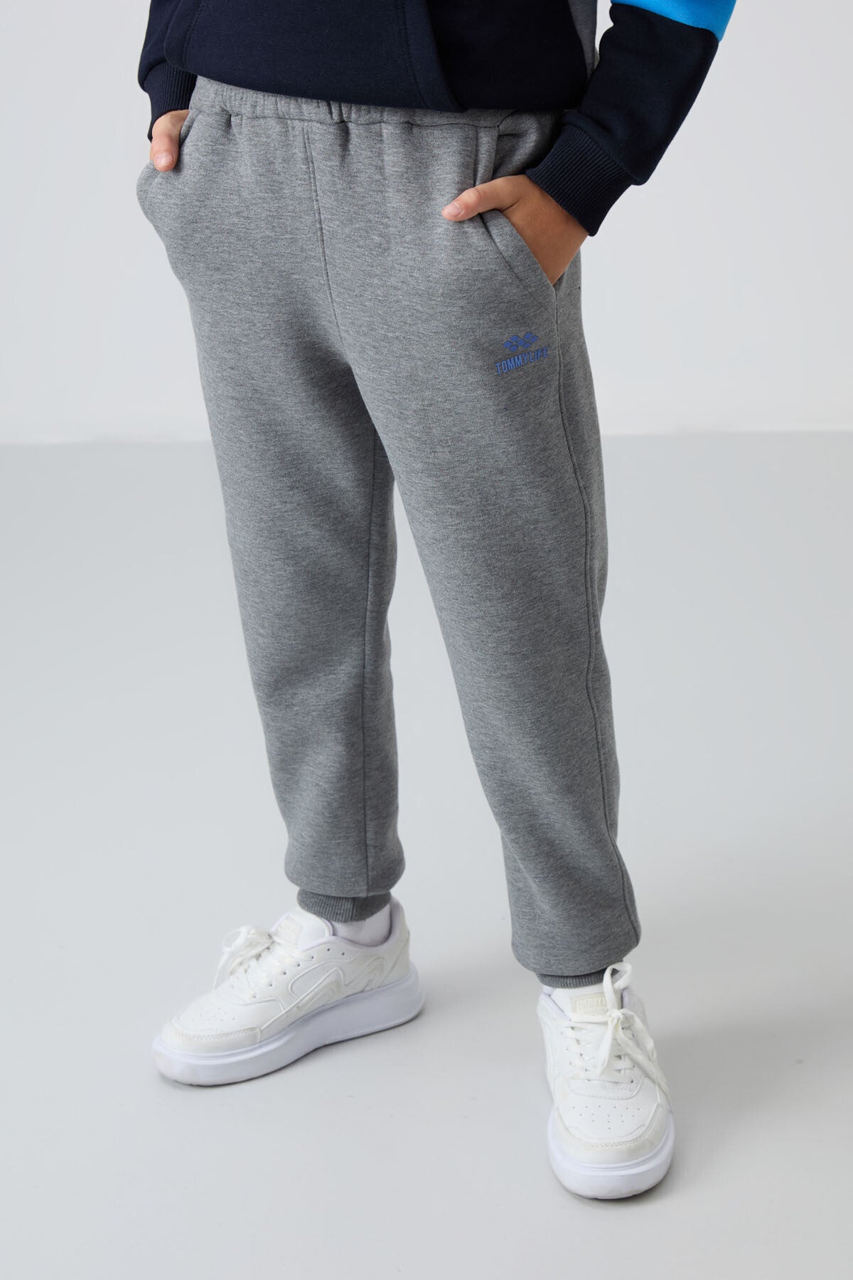 Gri Melanj Pamuklu Kalın İçi Tüylü Standart Fit Nakışlı Erkek Çocuk Eşofman Takım - 11255