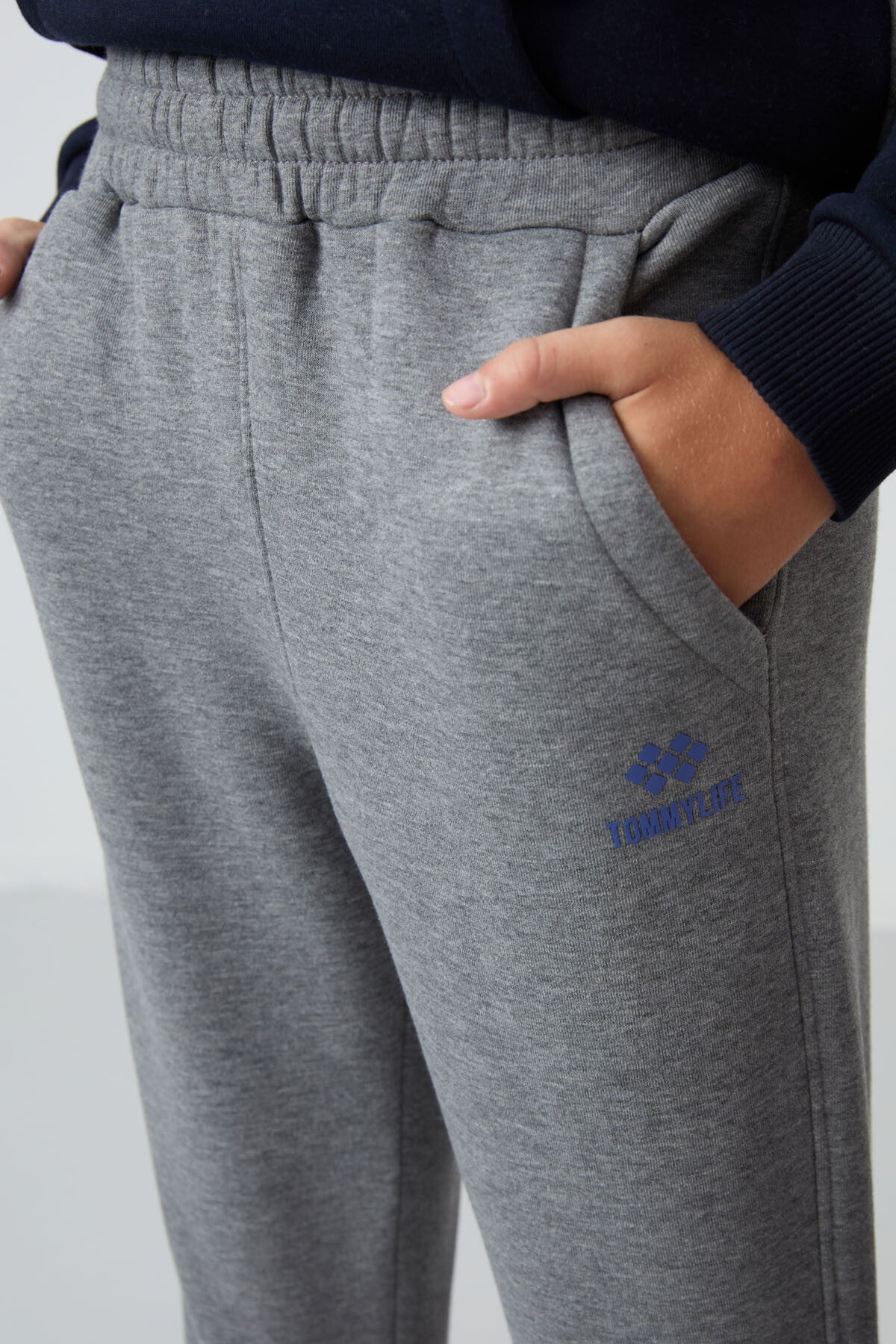 Gri Melanj Pamuklu Kalın İçi Tüylü Standart Fit Nakışlı Erkek Çocuk Eşofman Takım - 11255