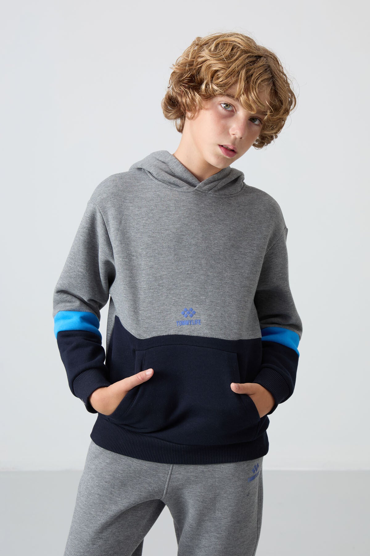 Gri Melanj Pamuklu Kalın İçi Tüylü Standart Fit Nakışlı Erkek Çocuk Eşofman Takım - 11255