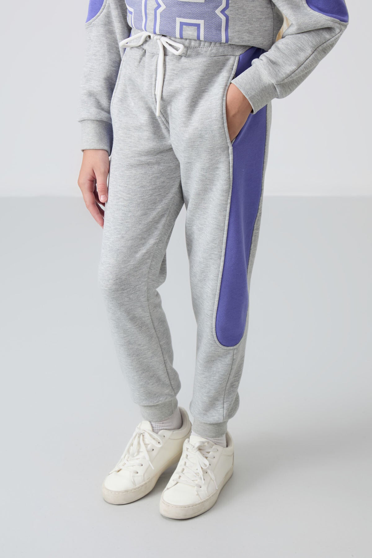 Gri Melanj Pamuklu İçi Tüylü Yumuşak Dokulu Standart Fit Baskılı Kız Çocuk Eşofman Takım - 75170