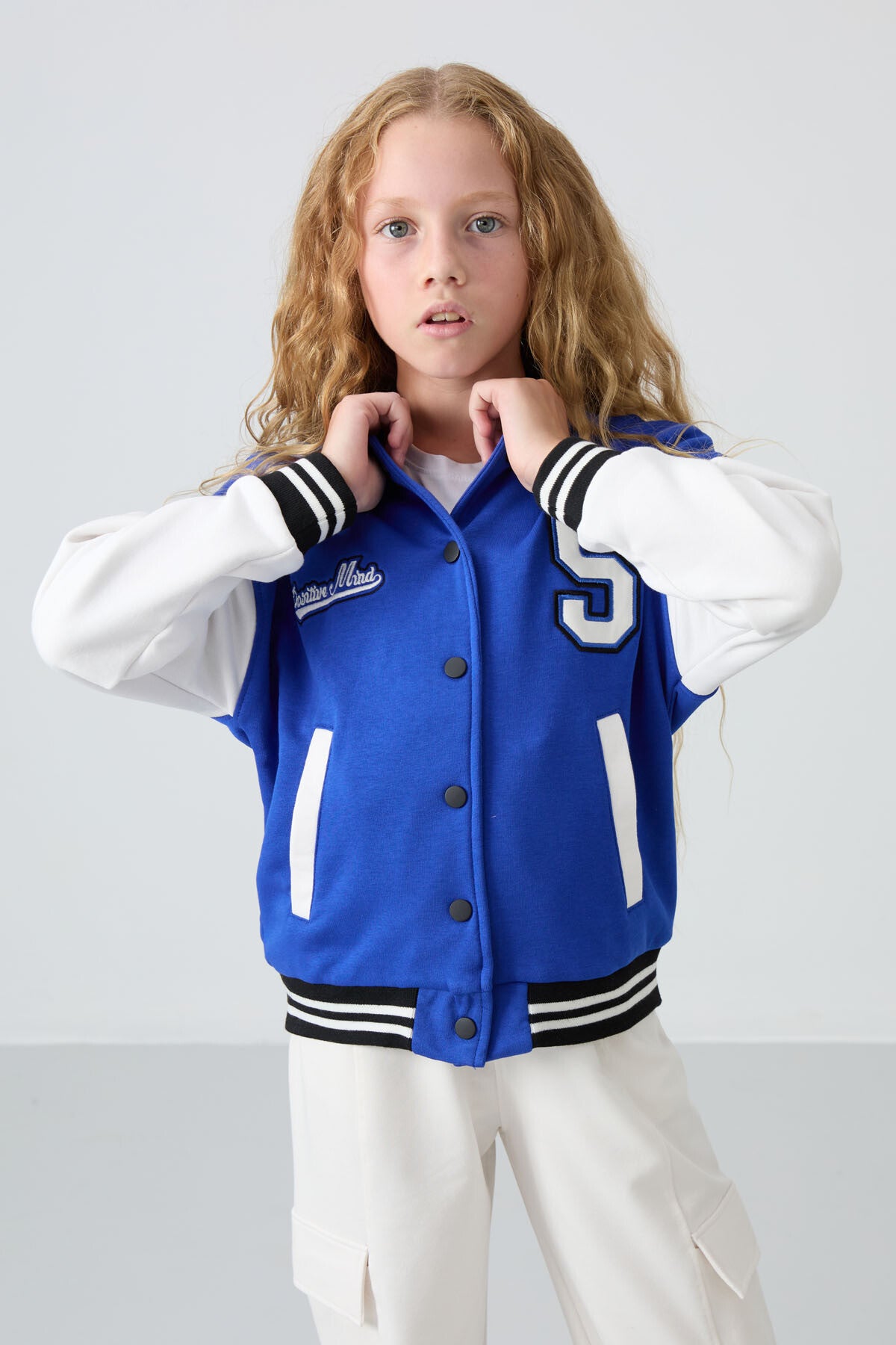 Gece Mavi Pamuklu İçi Tüylü Yumuşak Dokulu Standart Fit Nakışlı Kız Çocuk Kolej Ceket - 75163