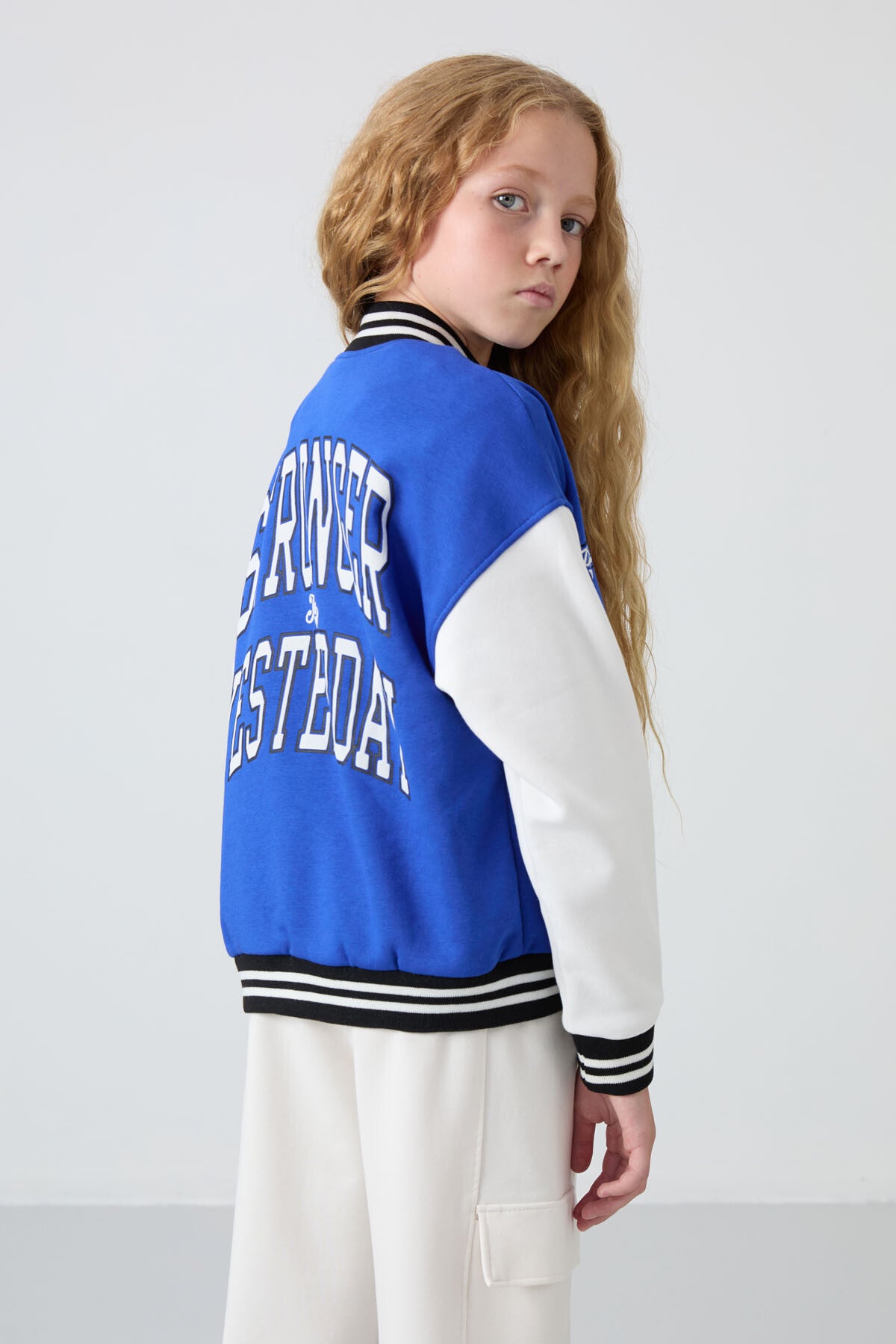 Gece Mavi Pamuklu İçi Tüylü Yumuşak Dokulu Standart Fit Nakışlı Kız Çocuk Kolej Ceket - 75163