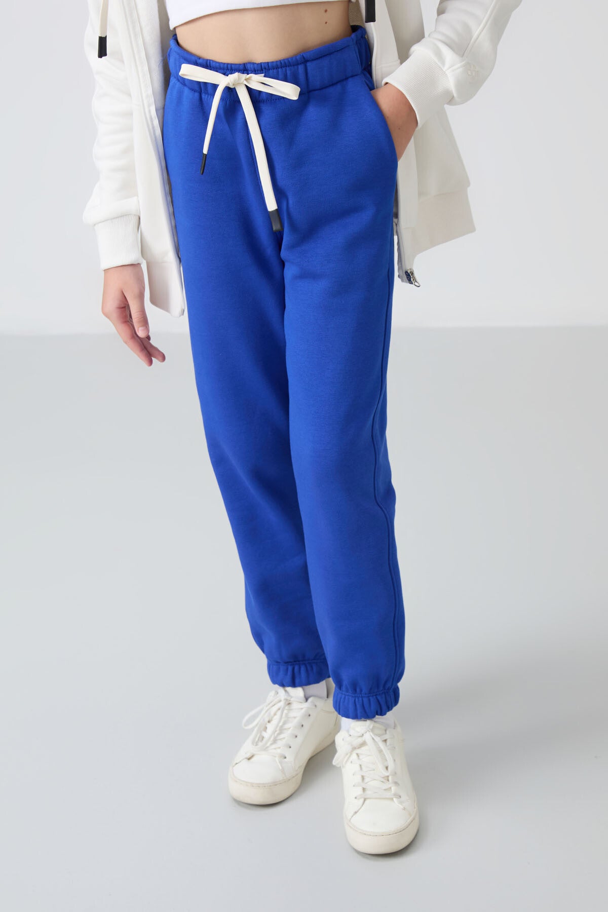 Gece Mavi Pamuklu İçi Tüylü Yumuşak Dokulu Standart Fit Nakışlı Kız Çocuk Eşofman Alt - 75158