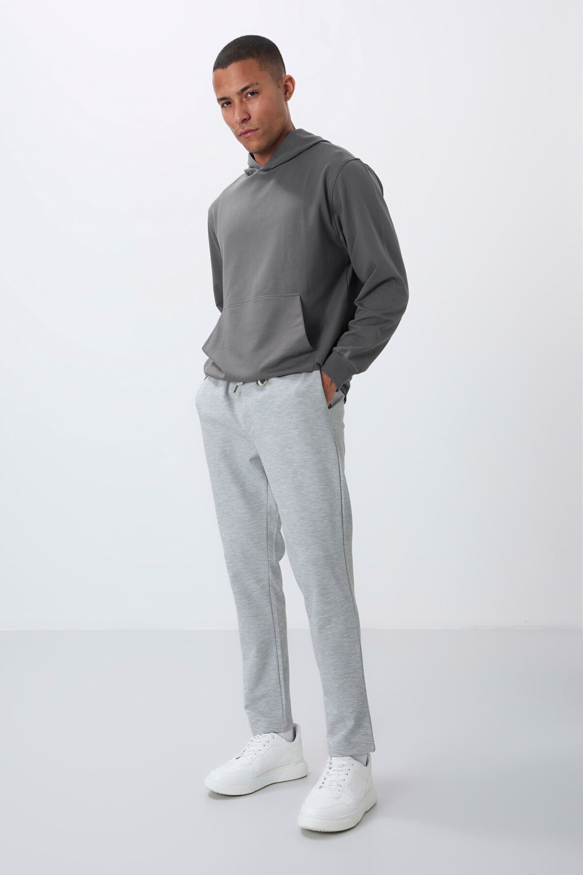 Gri Yüzeyi Dokulu Standart Fit Erkek Eşofman Alt - 82155