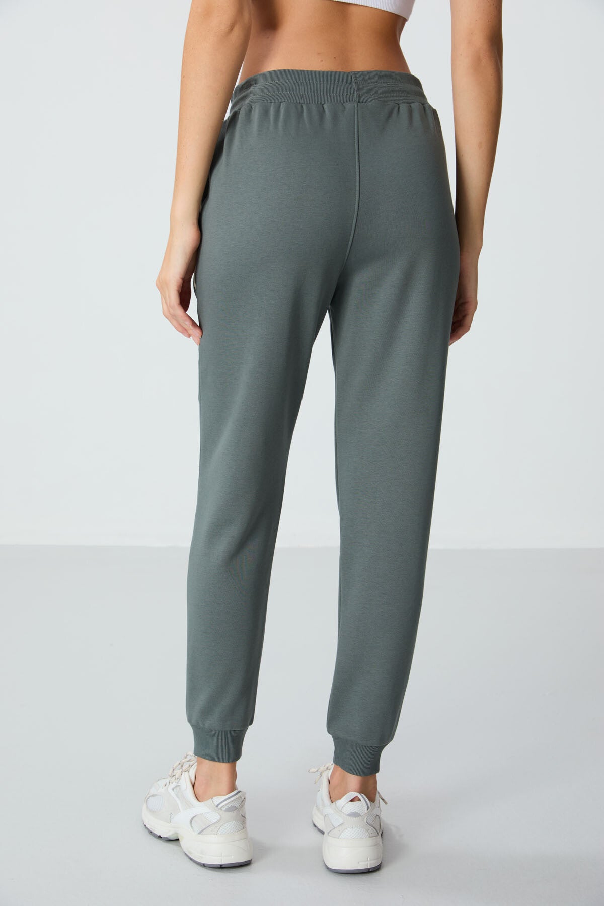 Haki Kompakt Pamuklu Kalın Pürüzsüz Dokulu Standart Fit Kadın Eşofman Altı - 94660