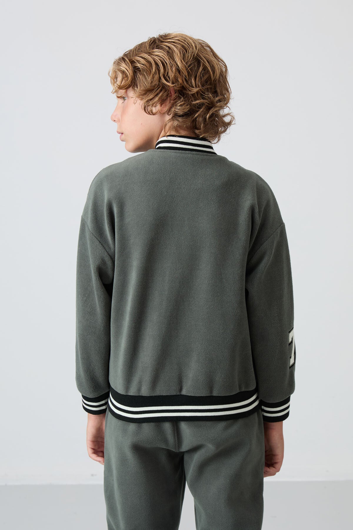 Haki Kalın Yumuşak Dokulu Standart Fit Nakışlı Polar Erkek Çocuk Kolej Ceket - 11227