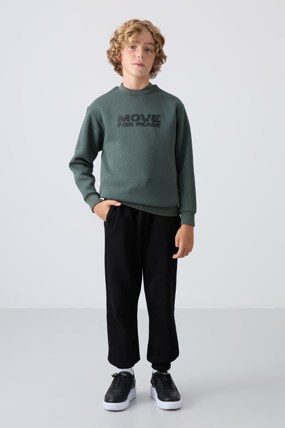 Haki Pamuklu Kalın İçi Tüylü Yumuşak Dokulu Standart Fit Baskılı Erkek Çocuk Sweatshirt - 11216