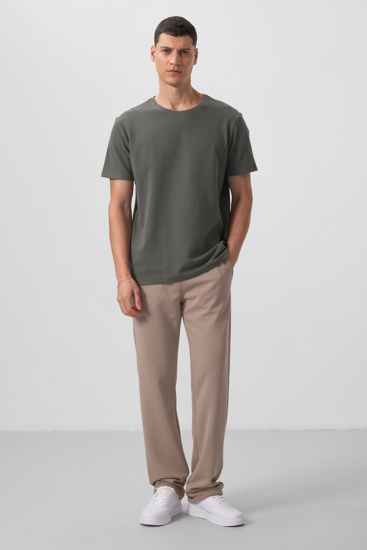 Haki Yüzeyi Dokulu Rahat Form Basic Erkek T-Shirt - 88436