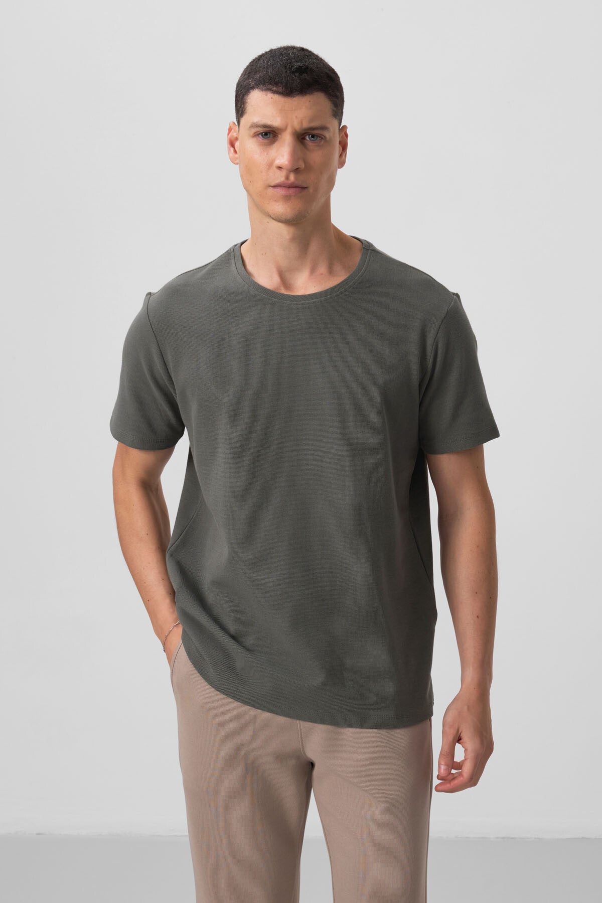 Haki Yüzeyi Dokulu Rahat Form Basic Erkek T-Shirt - 88436