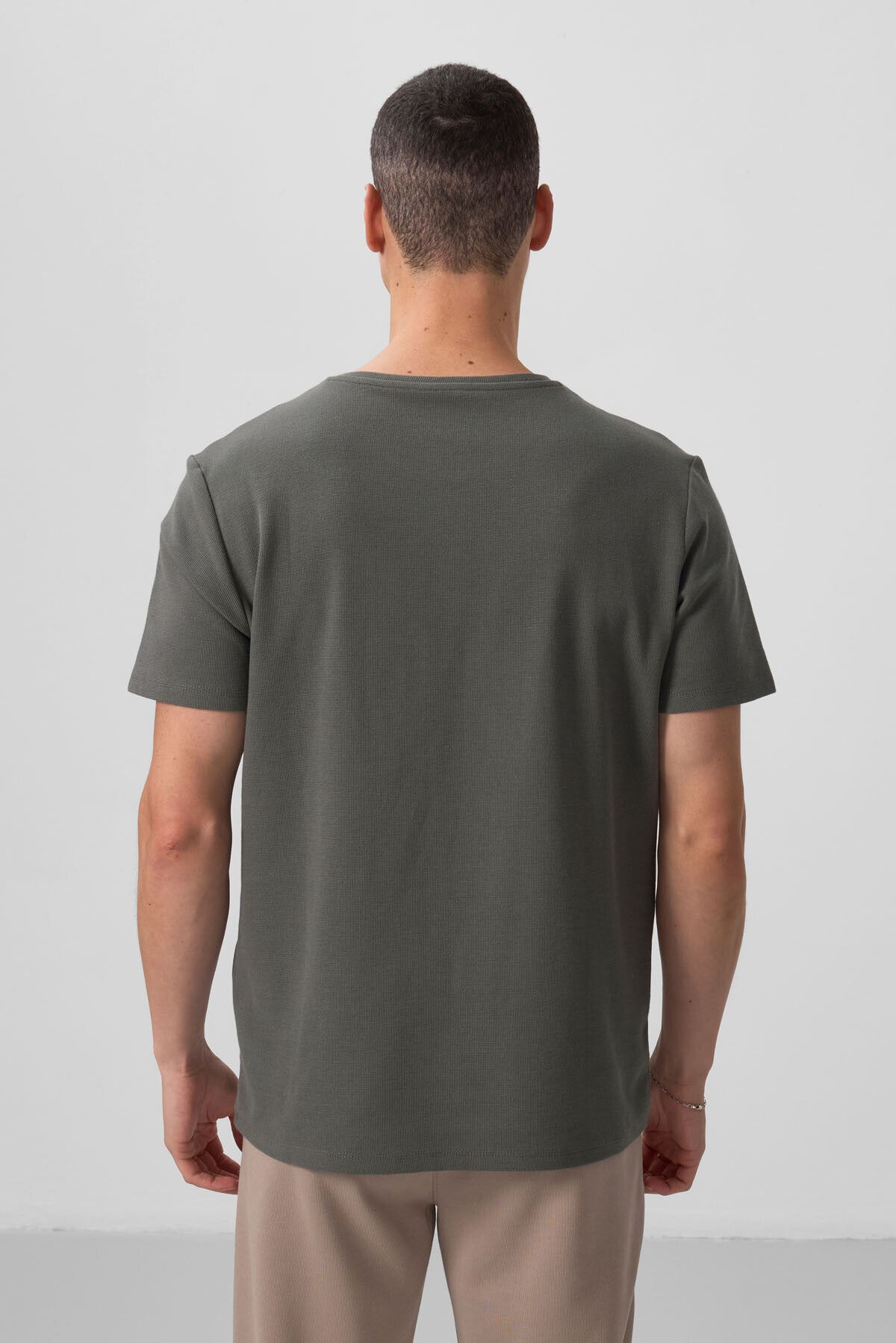 Haki Yüzeyi Dokulu Rahat Form Basic Erkek T-Shirt - 88436
