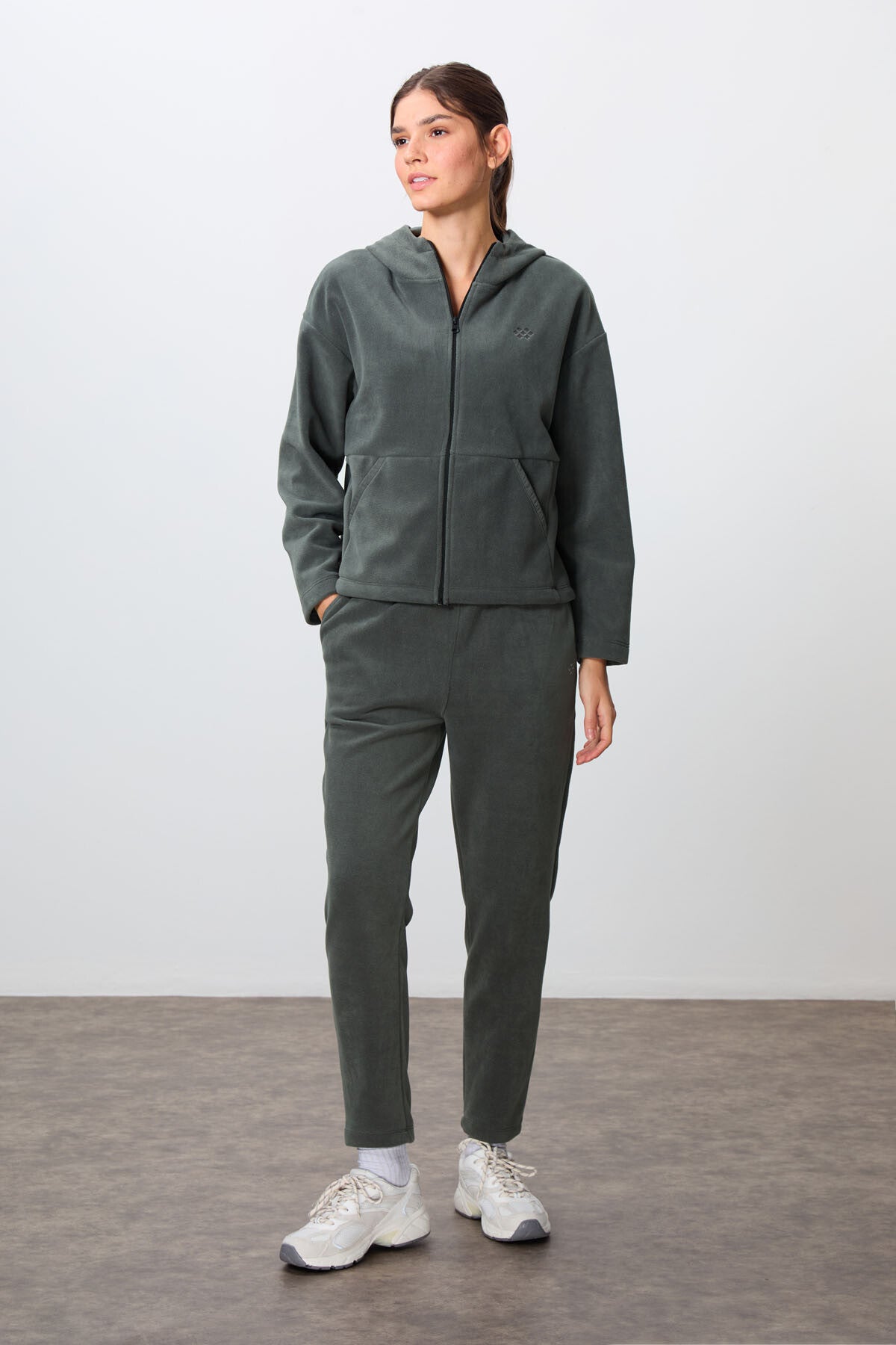Haki Kalın Yumuşak Dokulu Kapüşonlu Oversize Nakışlı Polar Kadın Eşofman Takım -95338