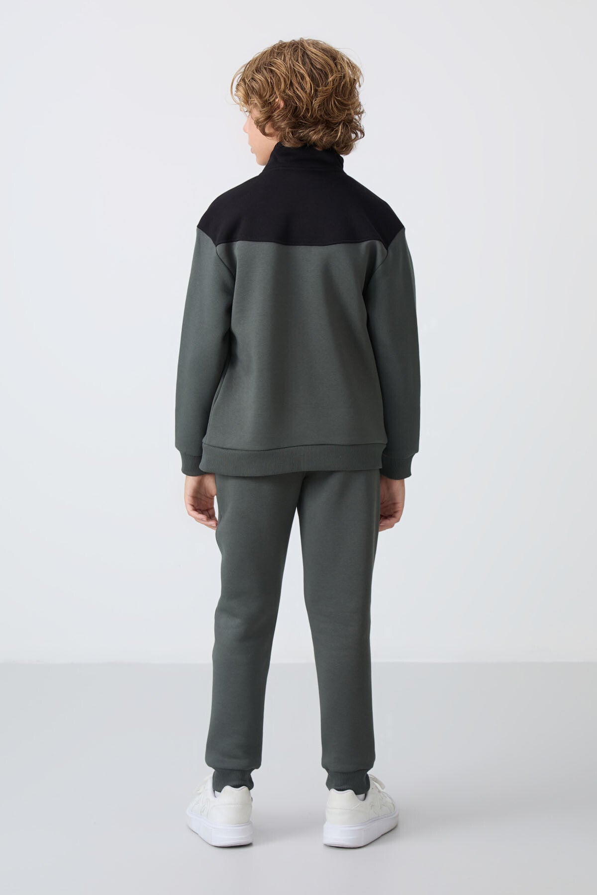 Haki Pamuklu Kalın İçi Tüylü Yumuşak Dokulu Standart Fit Nakışlı Erkek Çocuk Eşofman Takım - 11240