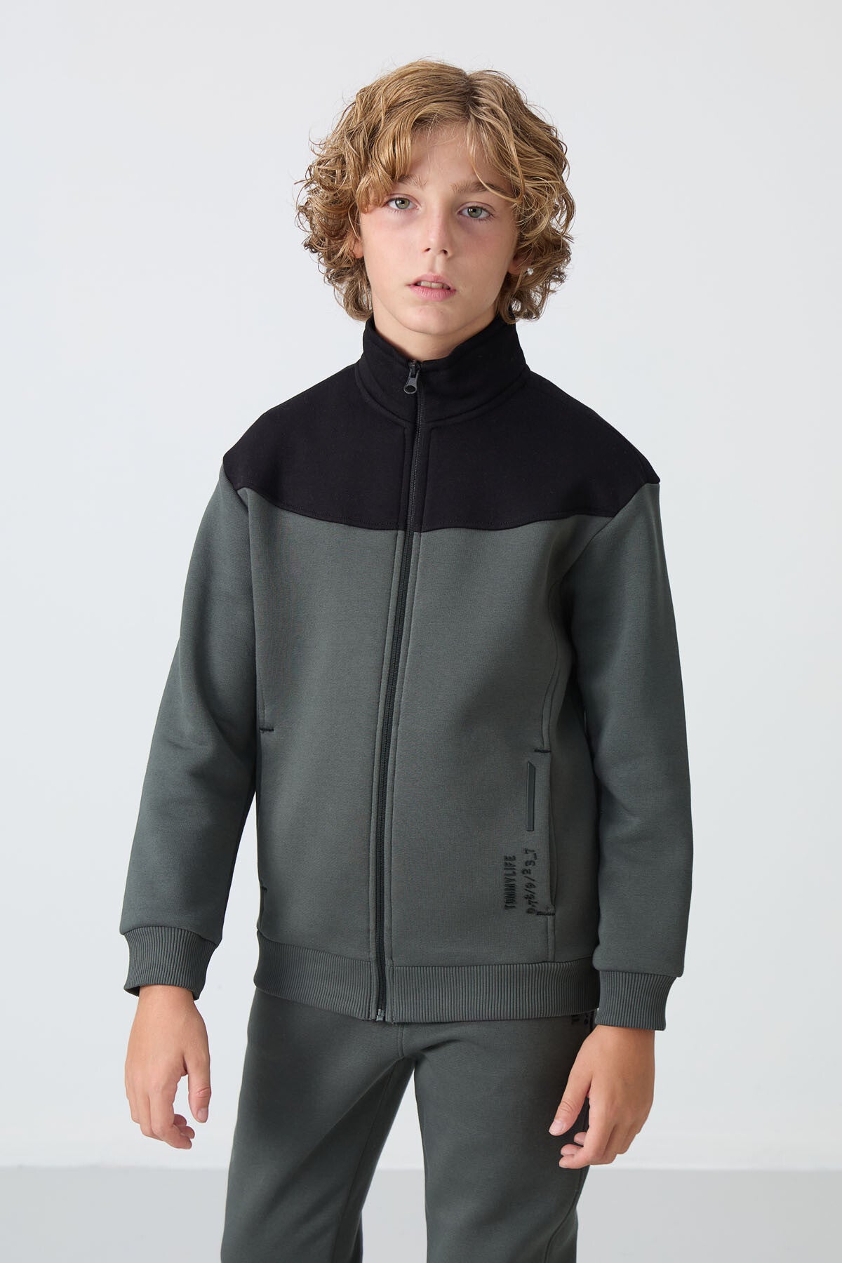 Haki Pamuklu Kalın İçi Tüylü Yumuşak Dokulu Standart Fit Nakışlı Erkek Çocuk Eşofman Takım - 11240