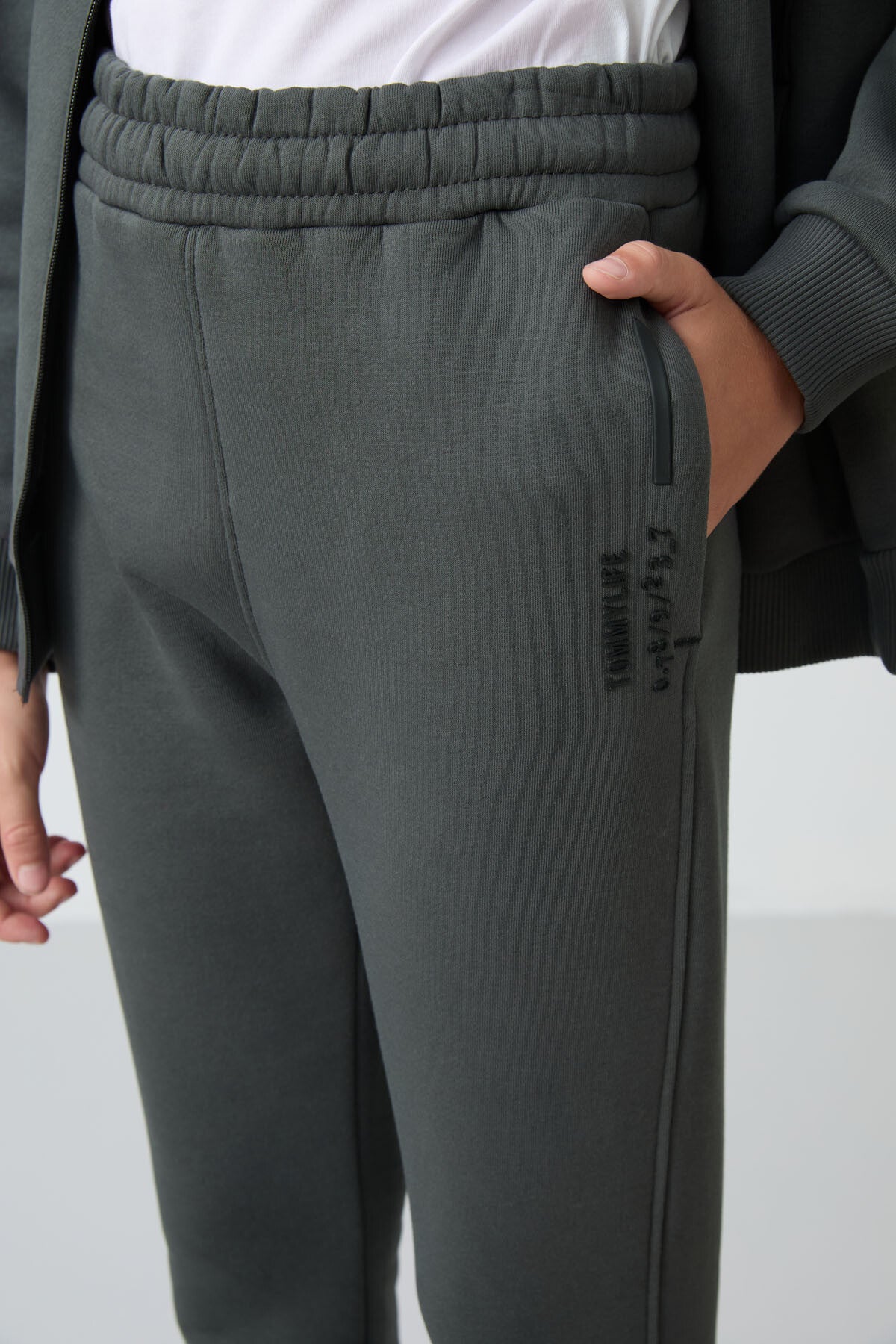 Haki Pamuklu Kalın İçi Tüylü Yumuşak Dokulu Standart Fit Nakışlı Erkek Çocuk Eşofman Takım - 11240