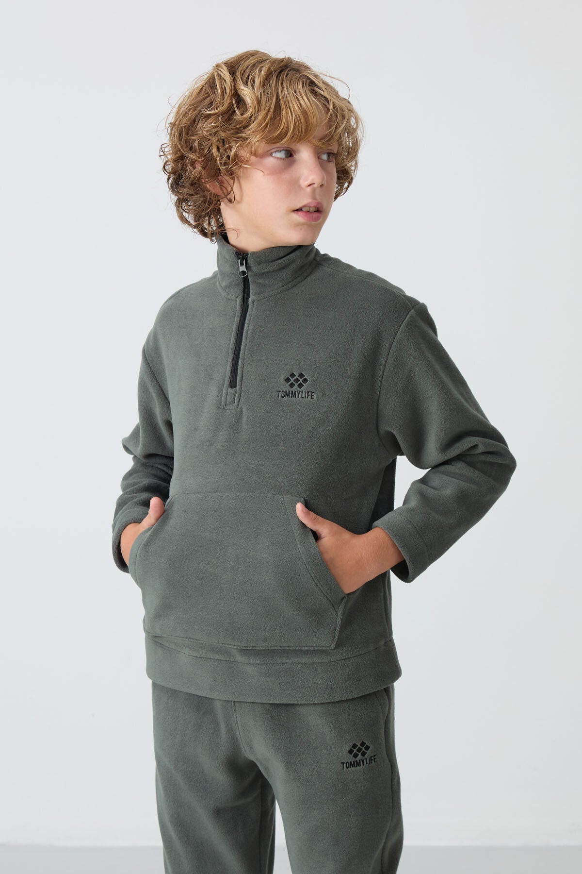 Haki Kalın Yumuşak Dokulu Standart Fit Nakışlı Polar Erkek Çocuk Eşofman Takım - 11218