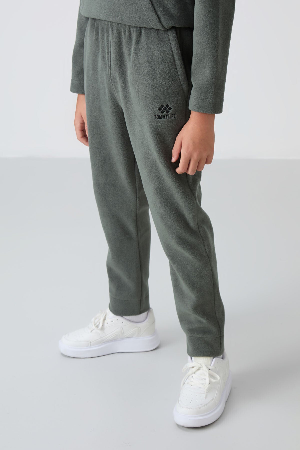 Haki Kalın Yumuşak Dokulu Standart Fit Nakışlı Polar Erkek Çocuk Eşofman Takım - 11218