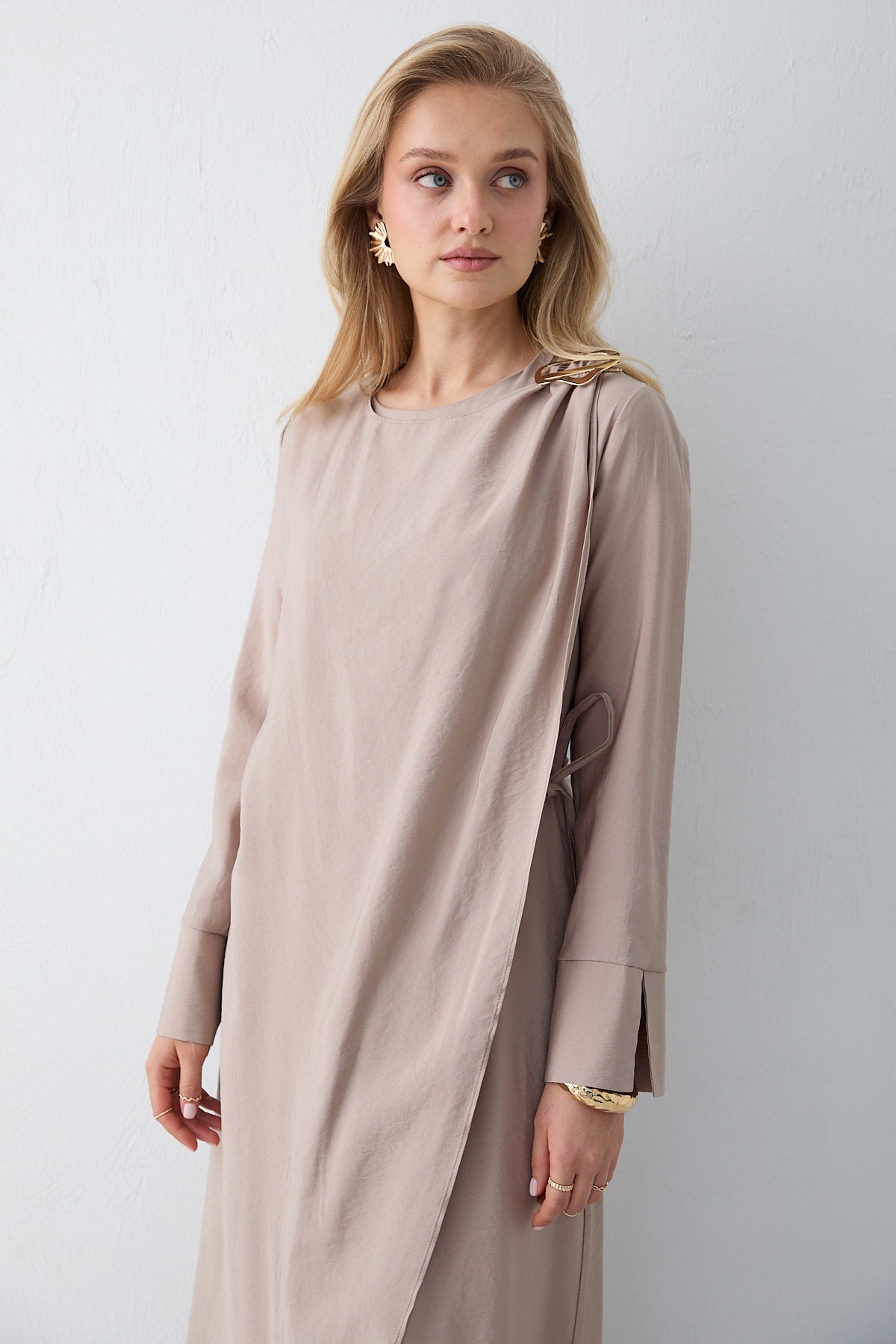 Broş Detaylı Elbise 32-2615