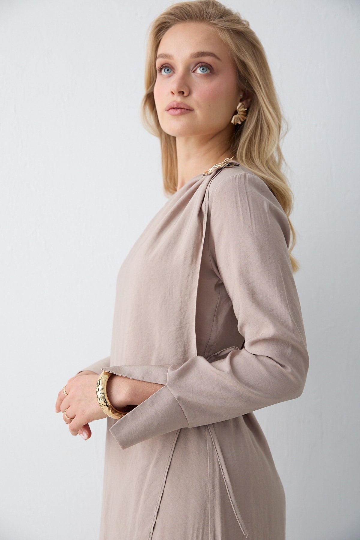 Broş Detaylı Elbise 32-2615