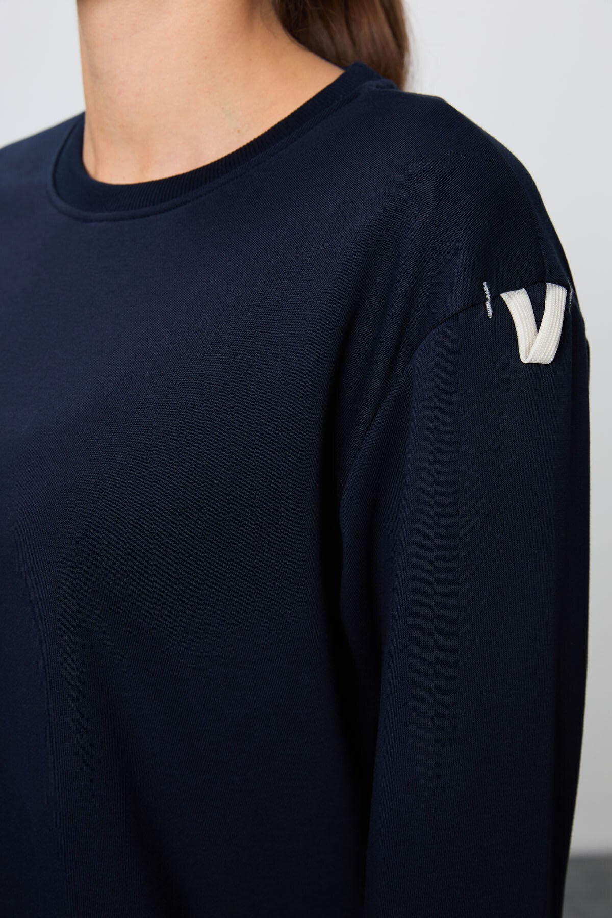 İndigo Kompakt Pamuklu Kalın Pürüzsüz Dokulu O Yaka Oversize Fit Kadın Eşofman Takım - 95341