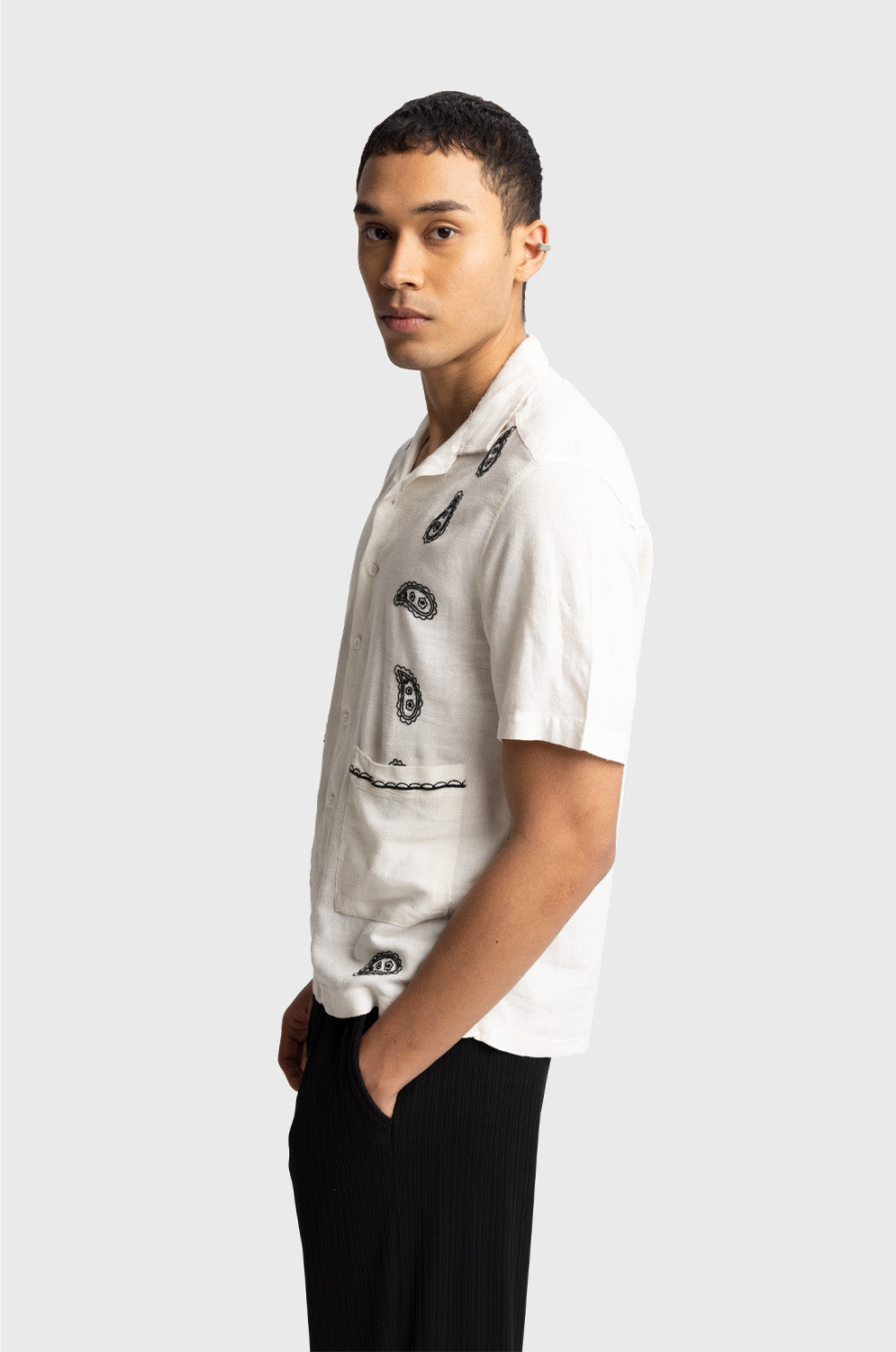 İŞLEME DETAYLI KISA KOLLU GÖMLEK - BEYAZ L