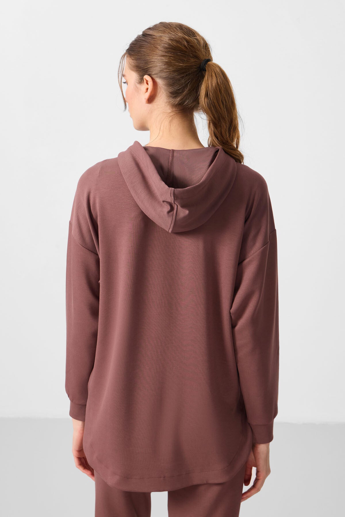 Kahverengi Yumuşak Dokulu Kapüşonlu Oversize Kadın Tunik Sweatshirt - 97302