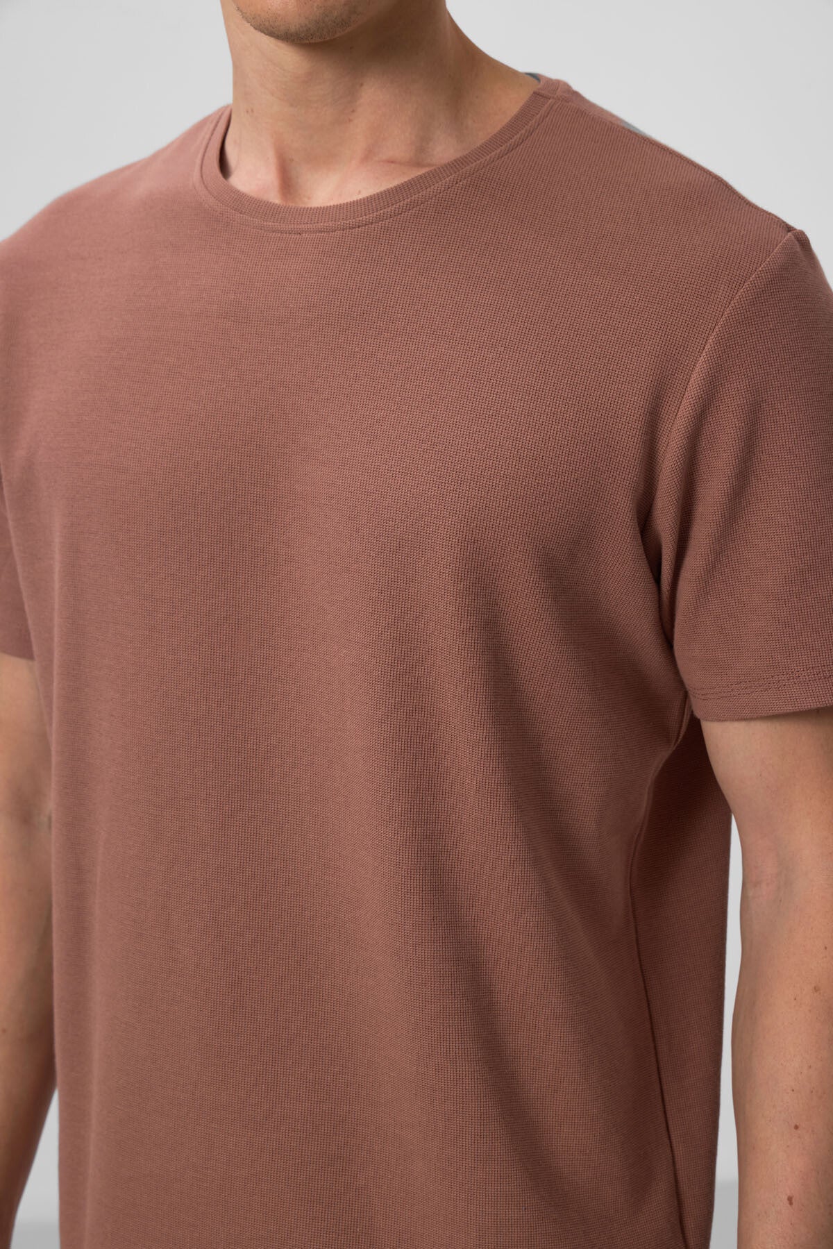 Kahverengi Yüzeyi Dokulu Rahat Form Basic Erkek T-Shirt - 88436