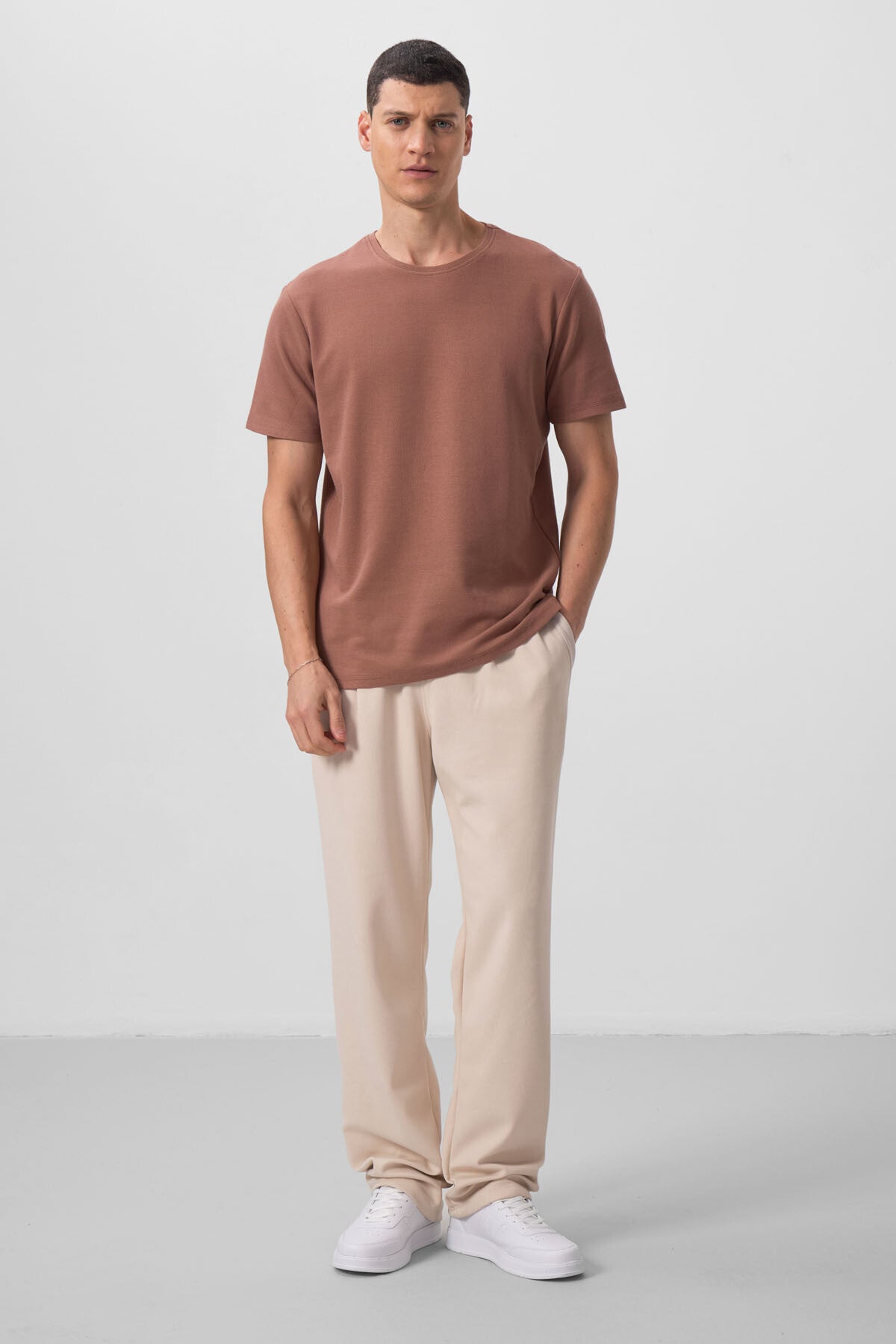 Kahverengi Yüzeyi Dokulu Rahat Form Basic Erkek T-Shirt - 88436