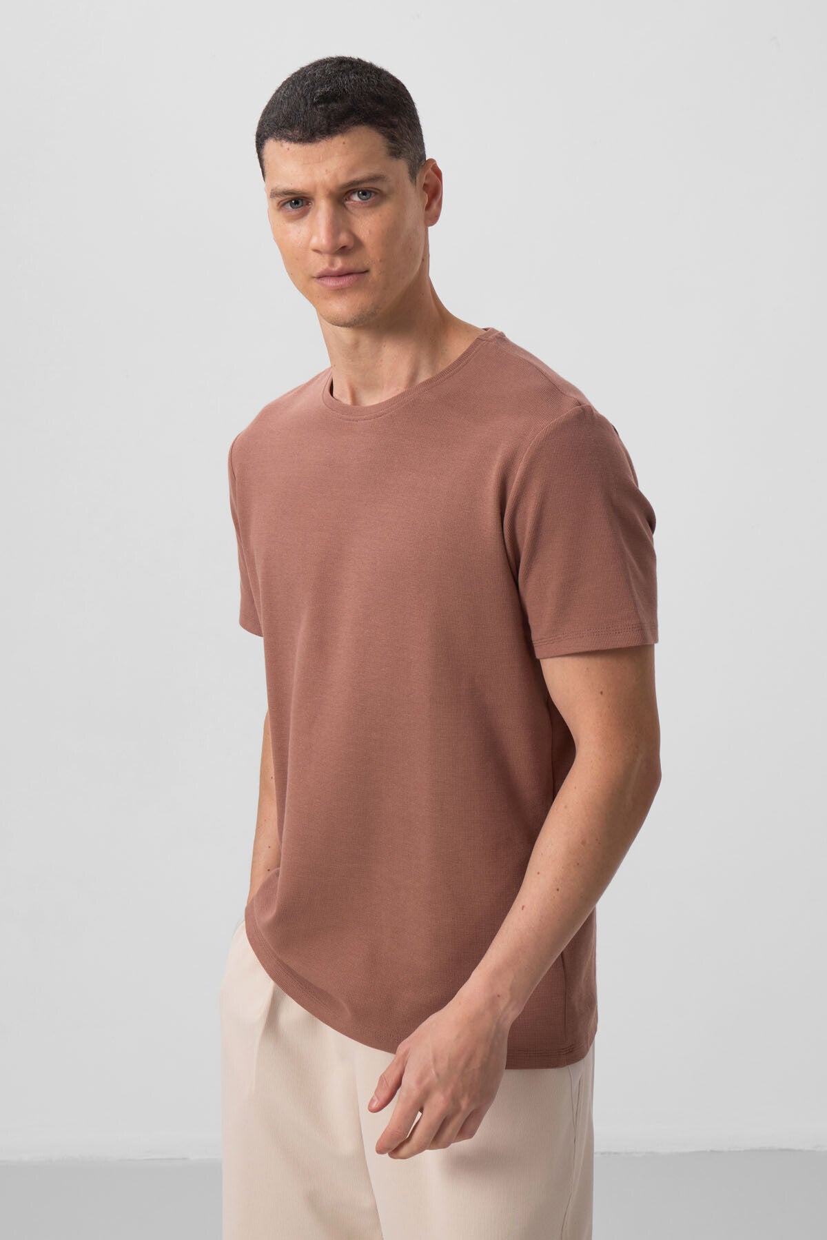 Kahverengi Yüzeyi Dokulu Rahat Form Basic Erkek T-Shirt - 88436