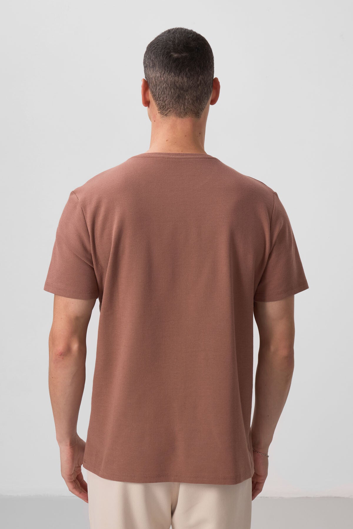Kahverengi Yüzeyi Dokulu Rahat Form Basic Erkek T-Shirt - 88436