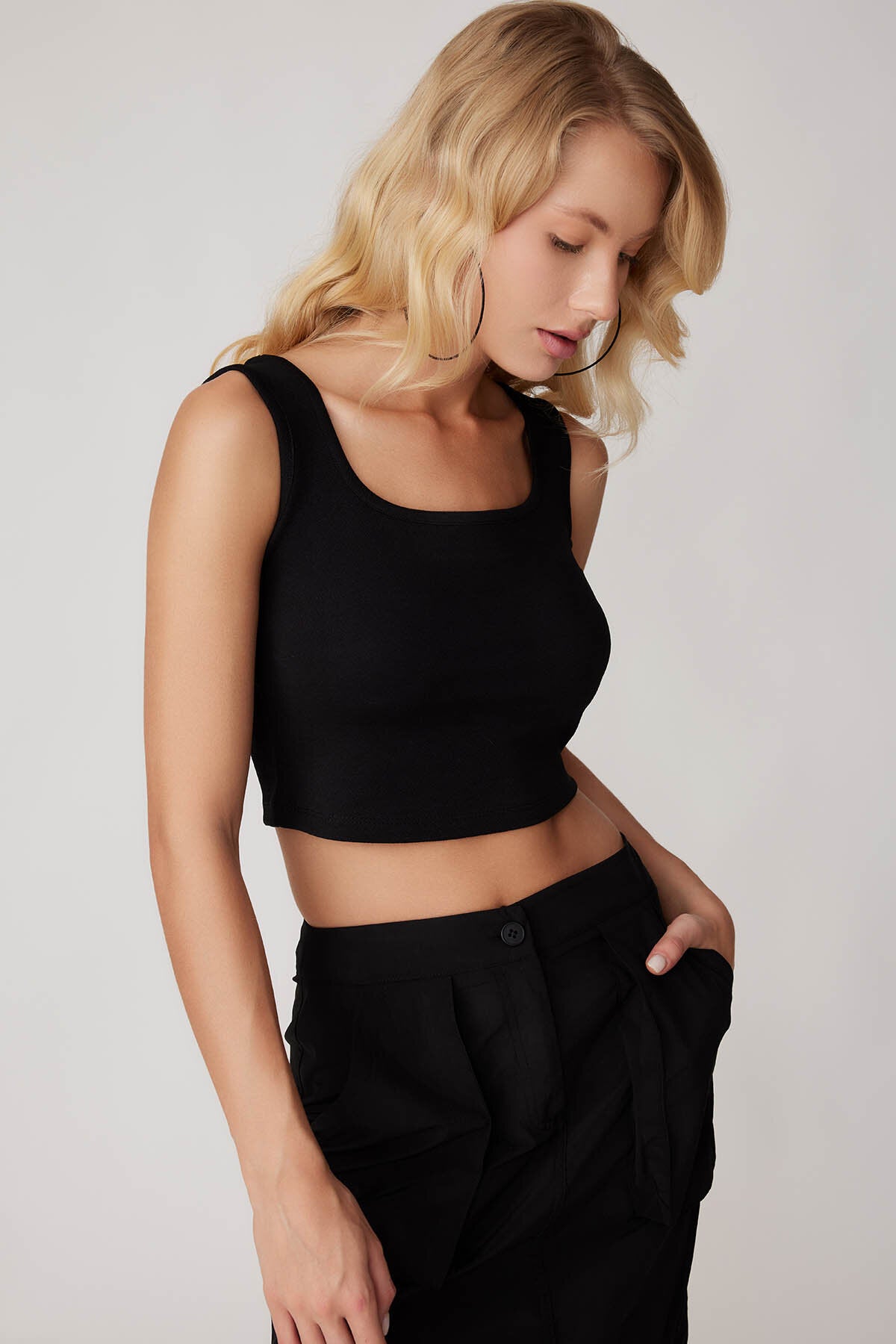 Kalın Askılı Crop Bluz