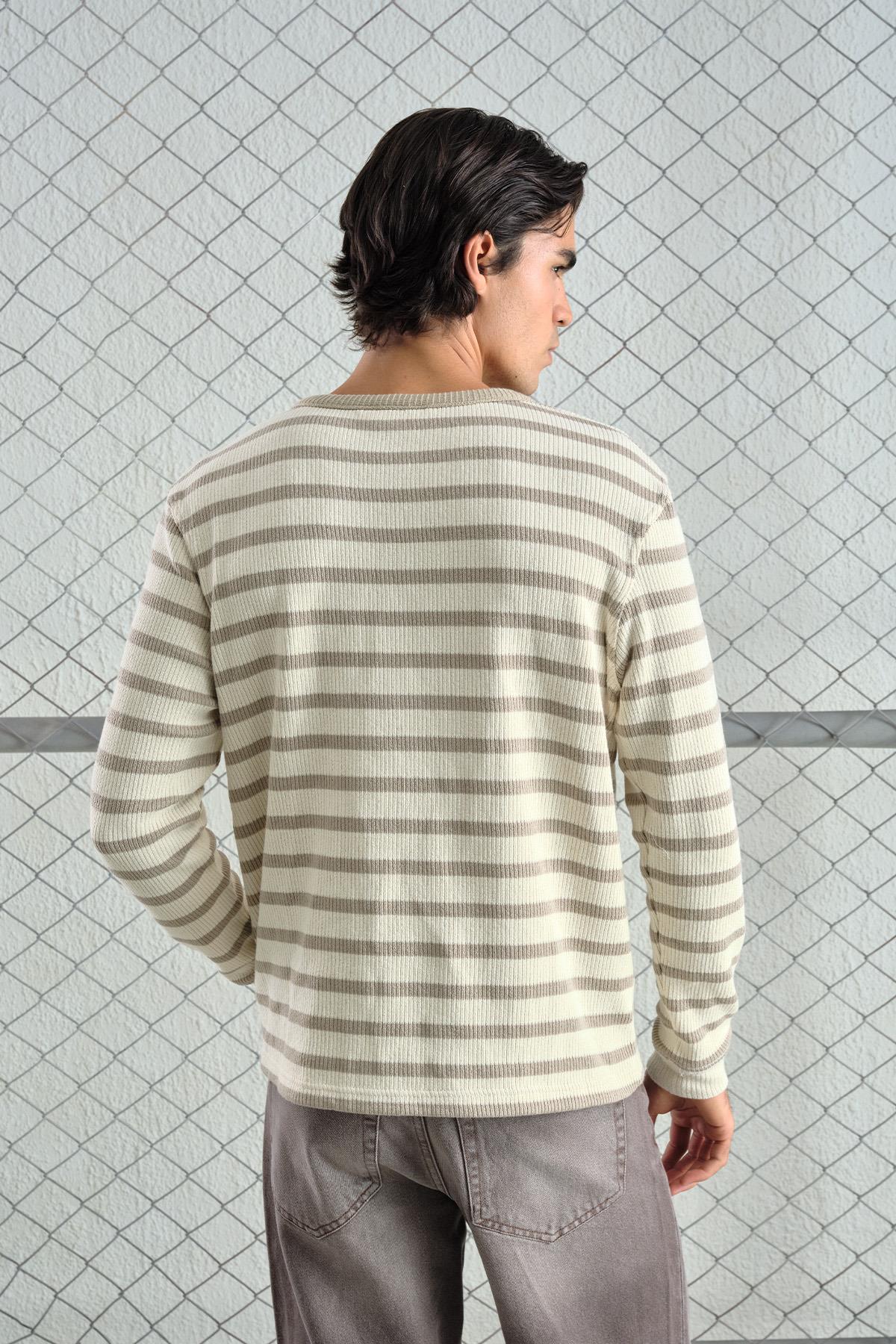 KALIN ÇİZGİLİ YARIM PATLI BEJ T-SHIRT