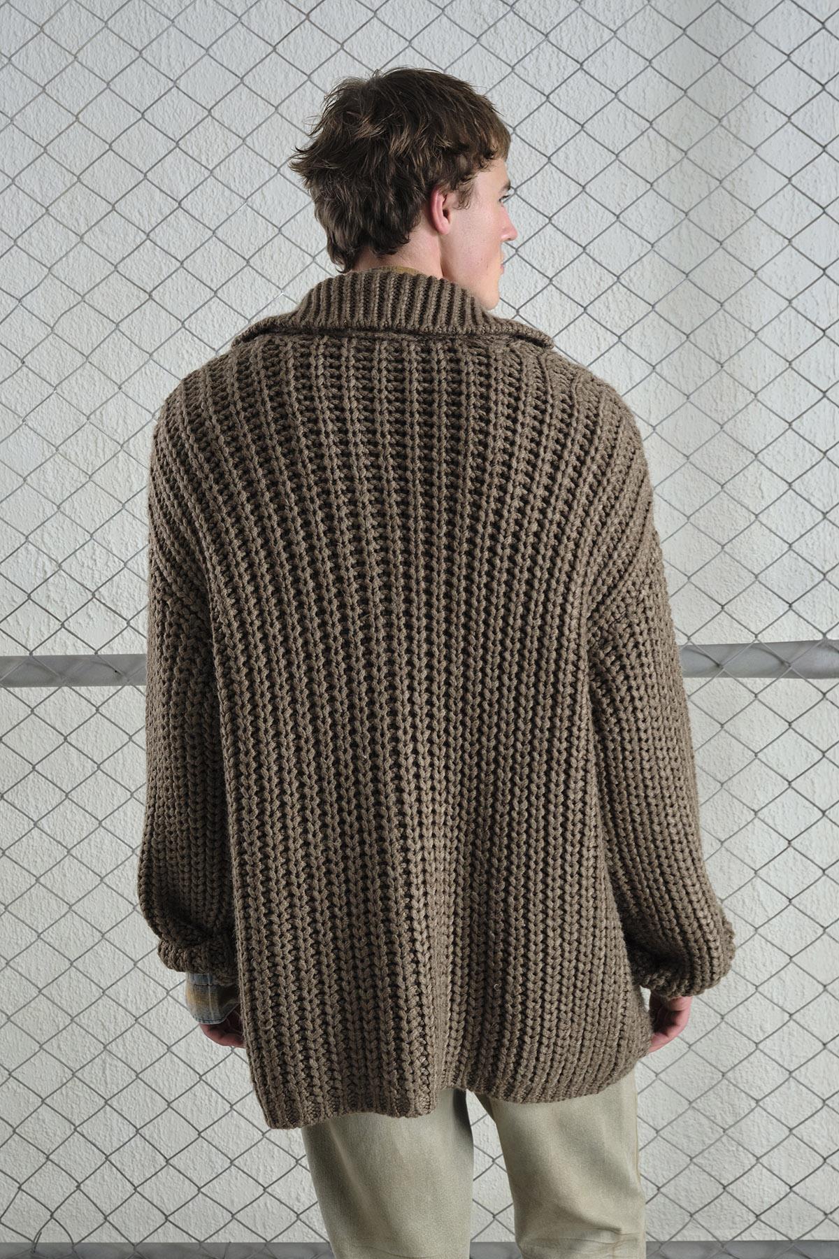 KALIN ÖRGÜLÜ OVERSIZE KAHVERENGİ HIRKA