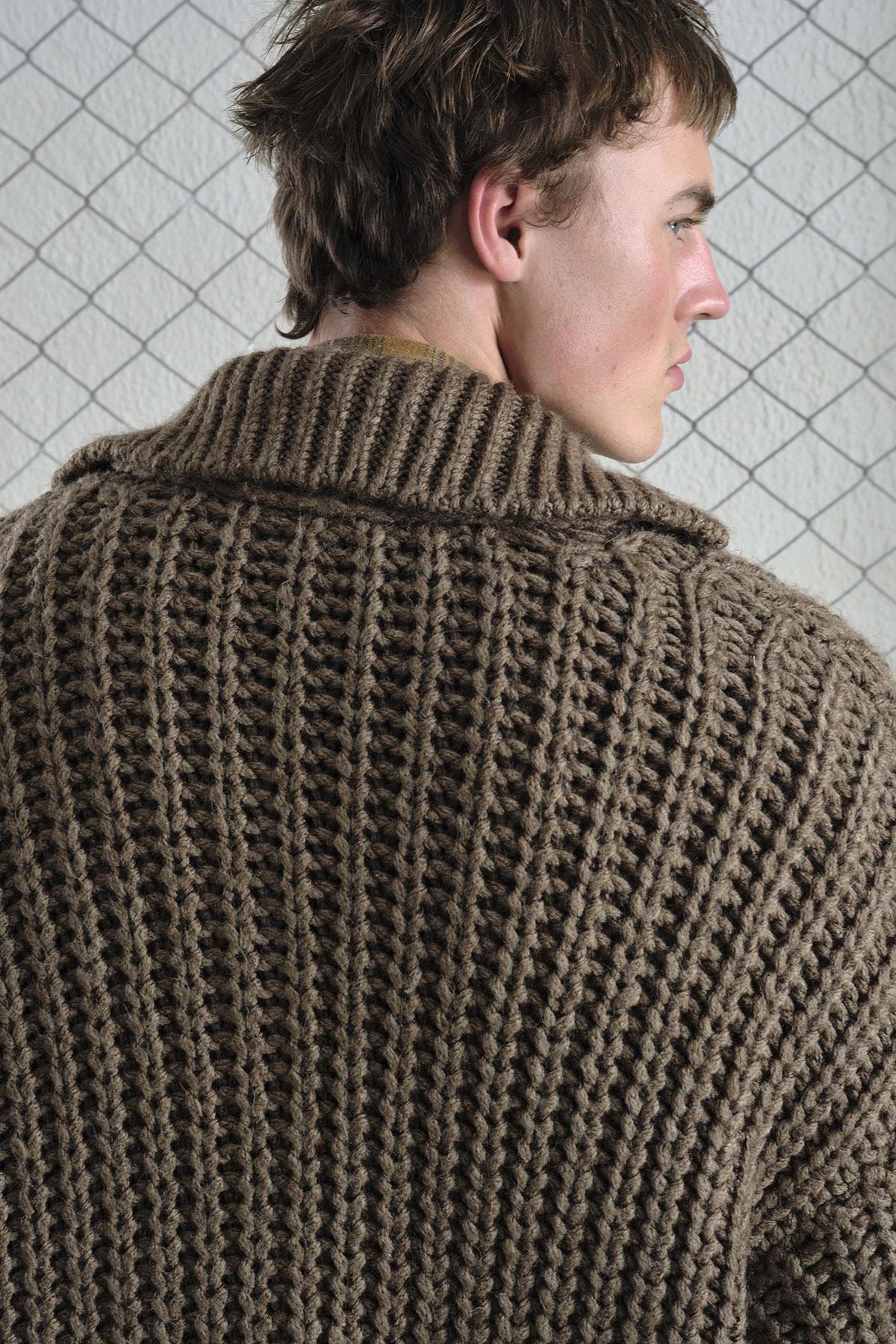 KALIN ÖRGÜLÜ OVERSIZE KAHVERENGİ HIRKA