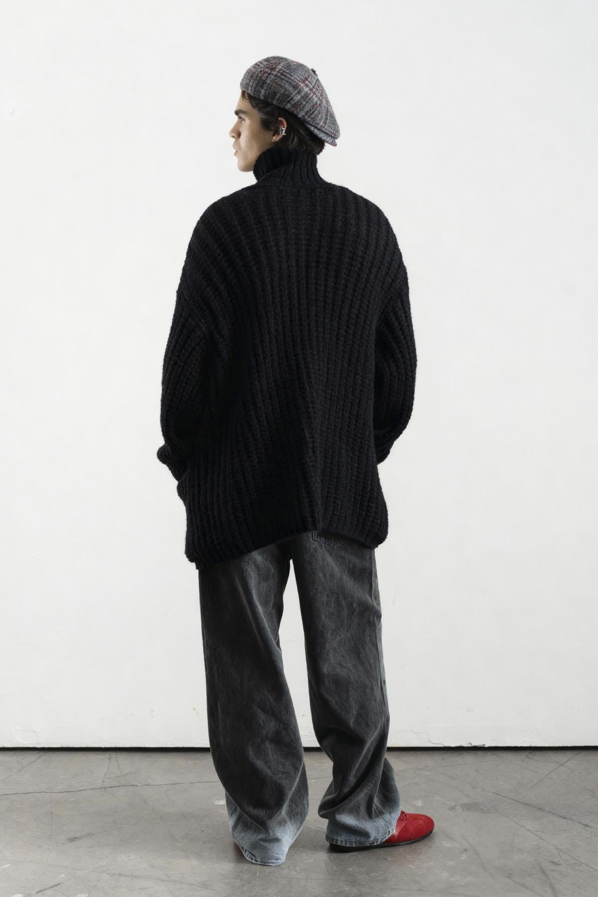 KALIN ÖRGÜLÜ OVERSIZE SİYAH HIRKA