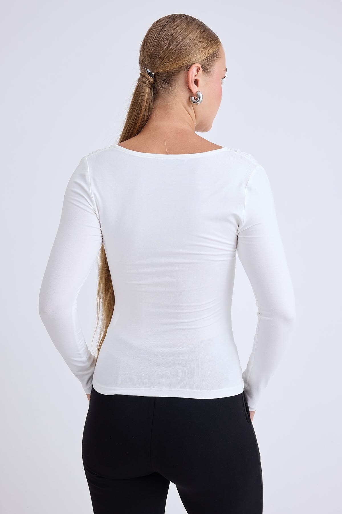 Kalp Yaka Önü Büzgülü Uzun Kol Bluz