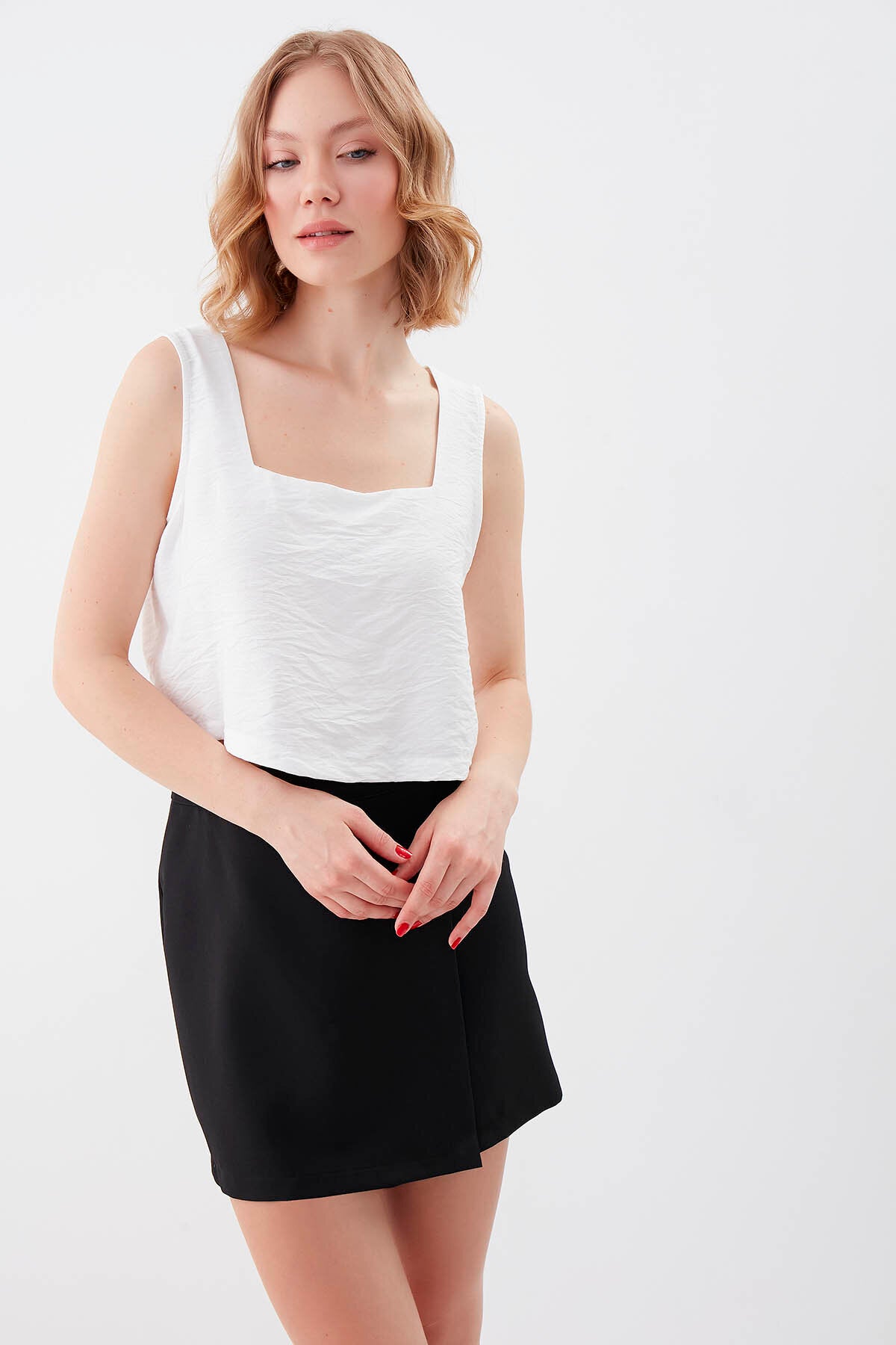 Kare Yaka Sıfır Kol Crop Bluz